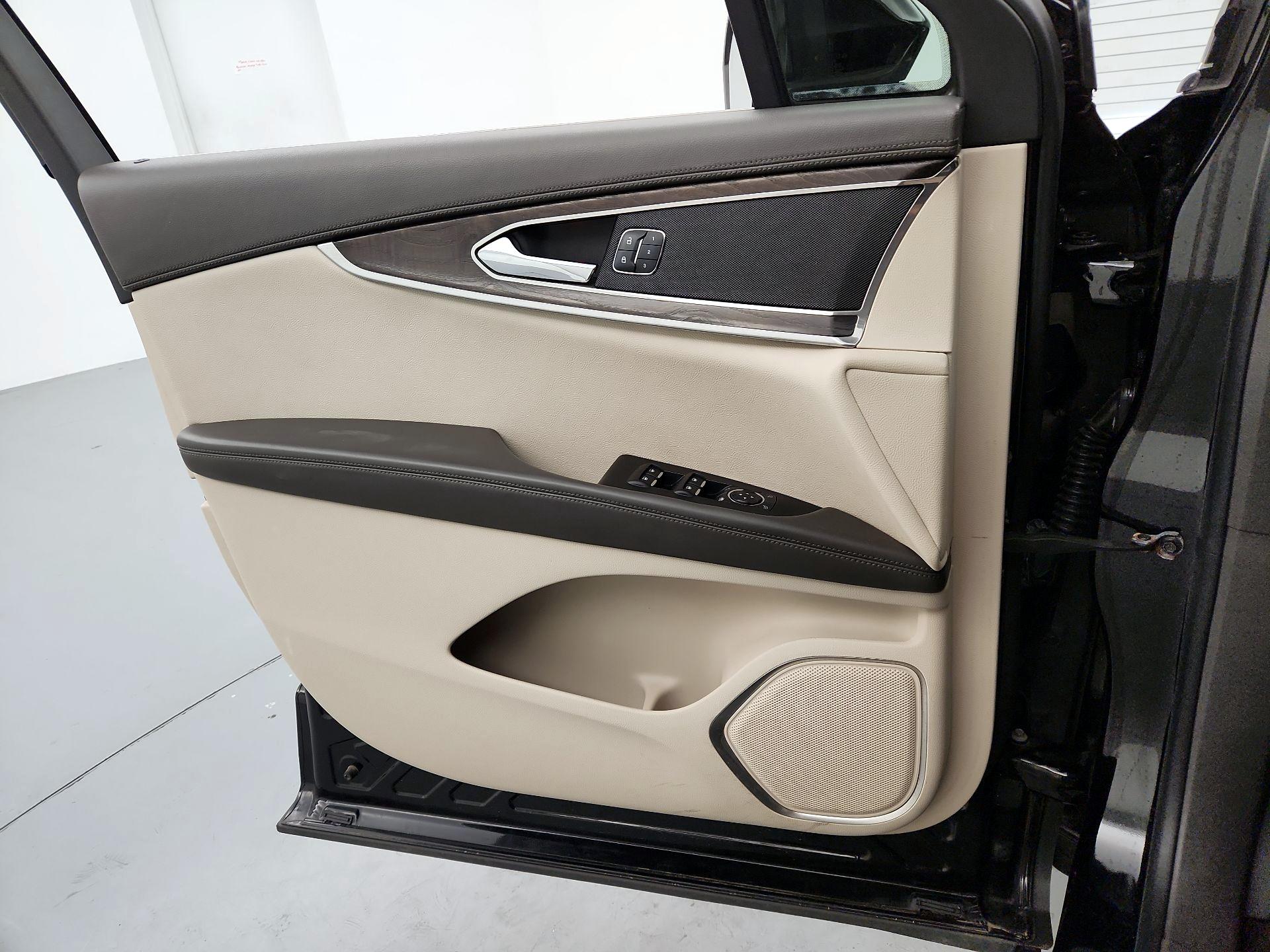Thumbnail: 2017 Lincoln MKX - 12