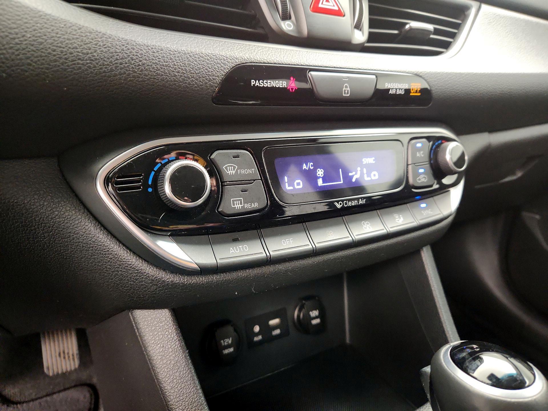 Thumbnail: 2018 Hyundai Elantra - 16