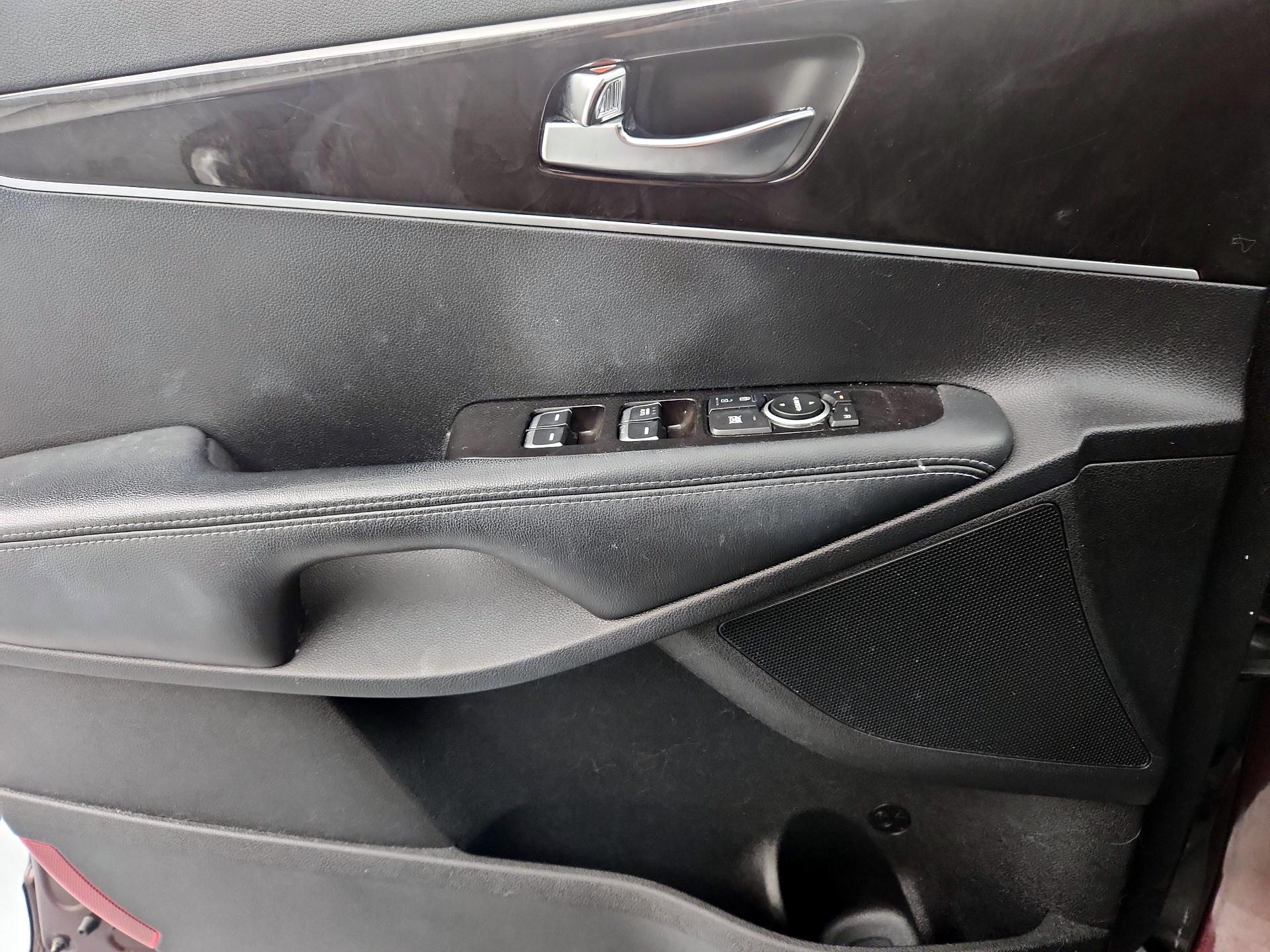 Thumbnail: 2016 Kia Sorento - 12