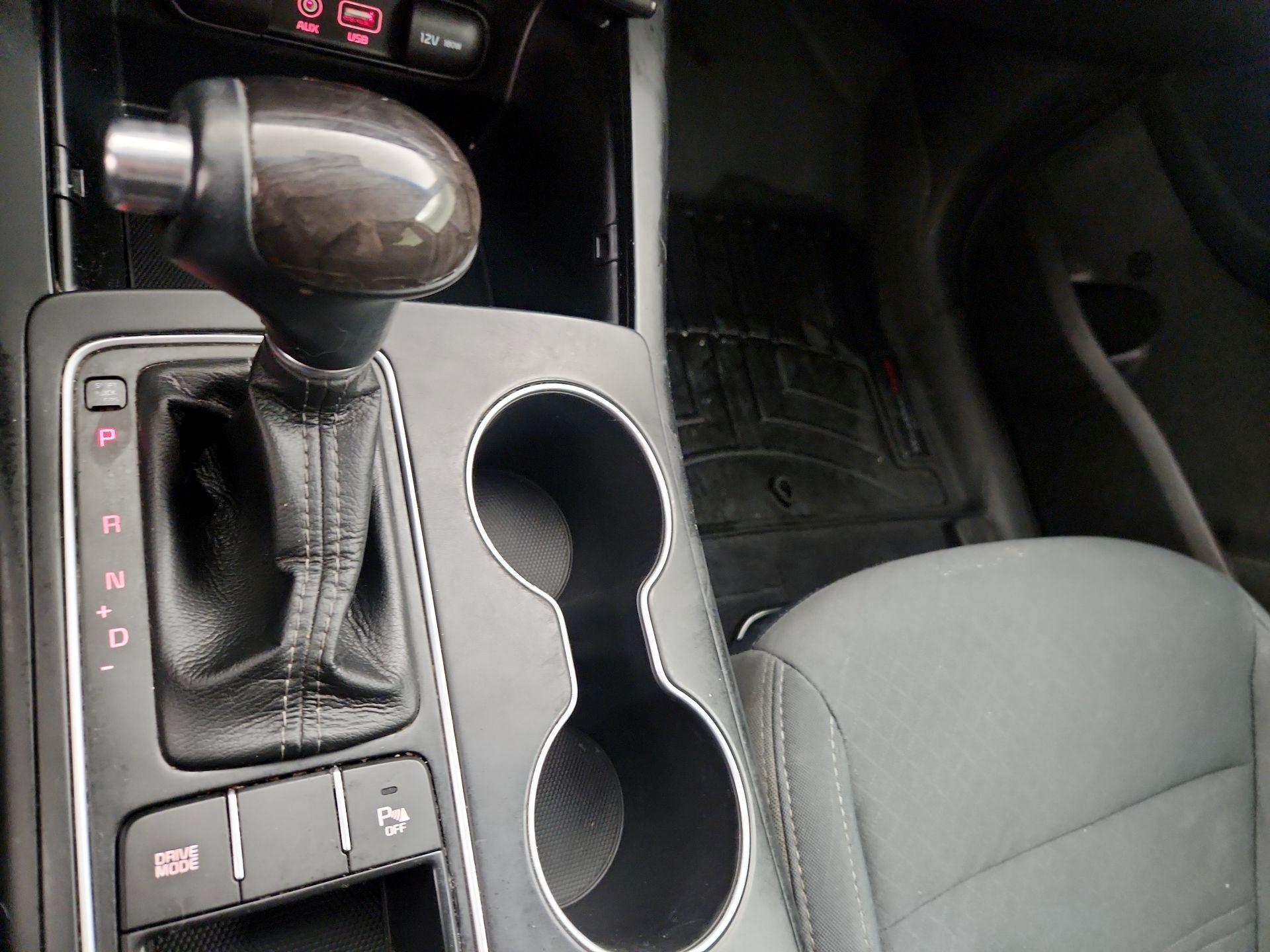 Thumbnail: 2016 Kia Sorento - 16