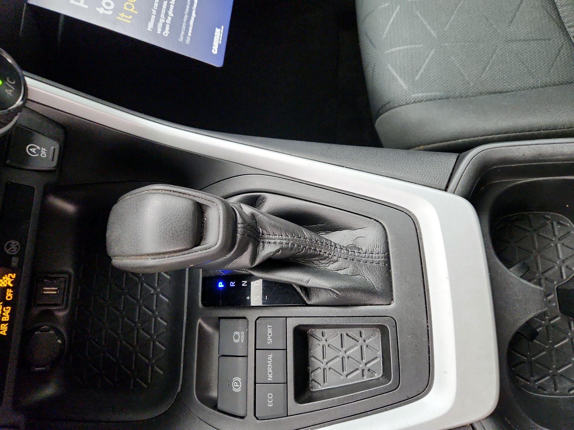 Thumbnail: 2021 Toyota RAV4 - 17