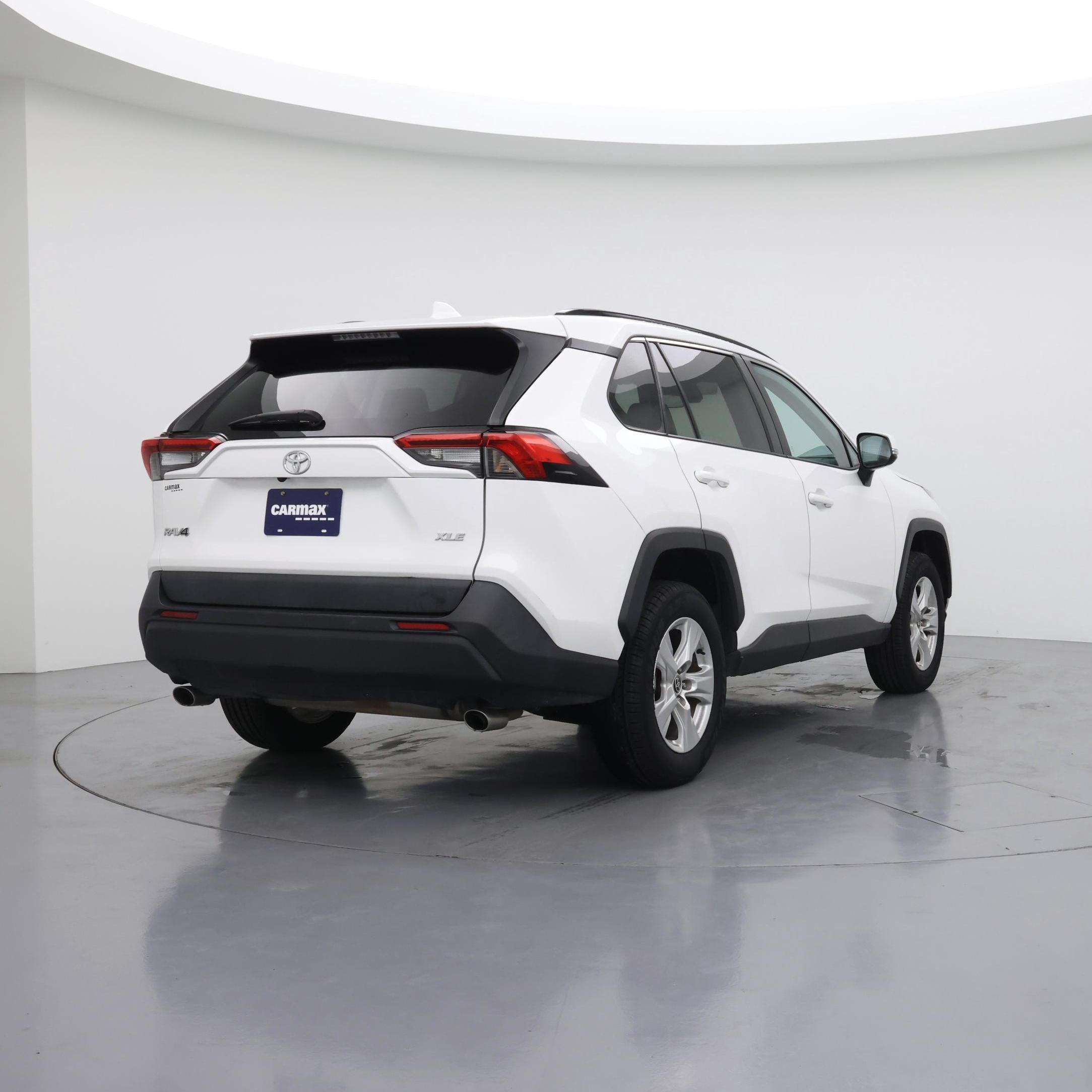 Thumbnail: 2021 Toyota RAV4 - 8