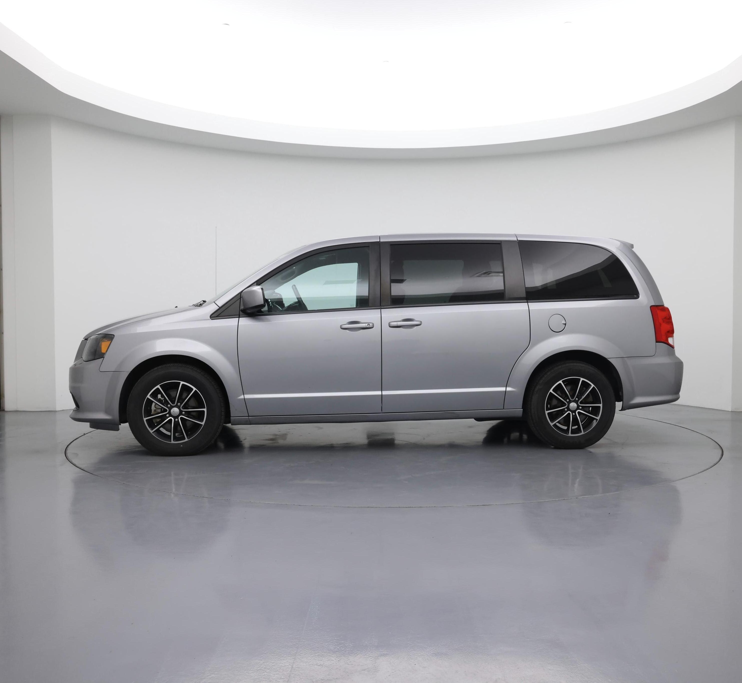 Thumbnail: 2019 Dodge Grand Caravan - 3