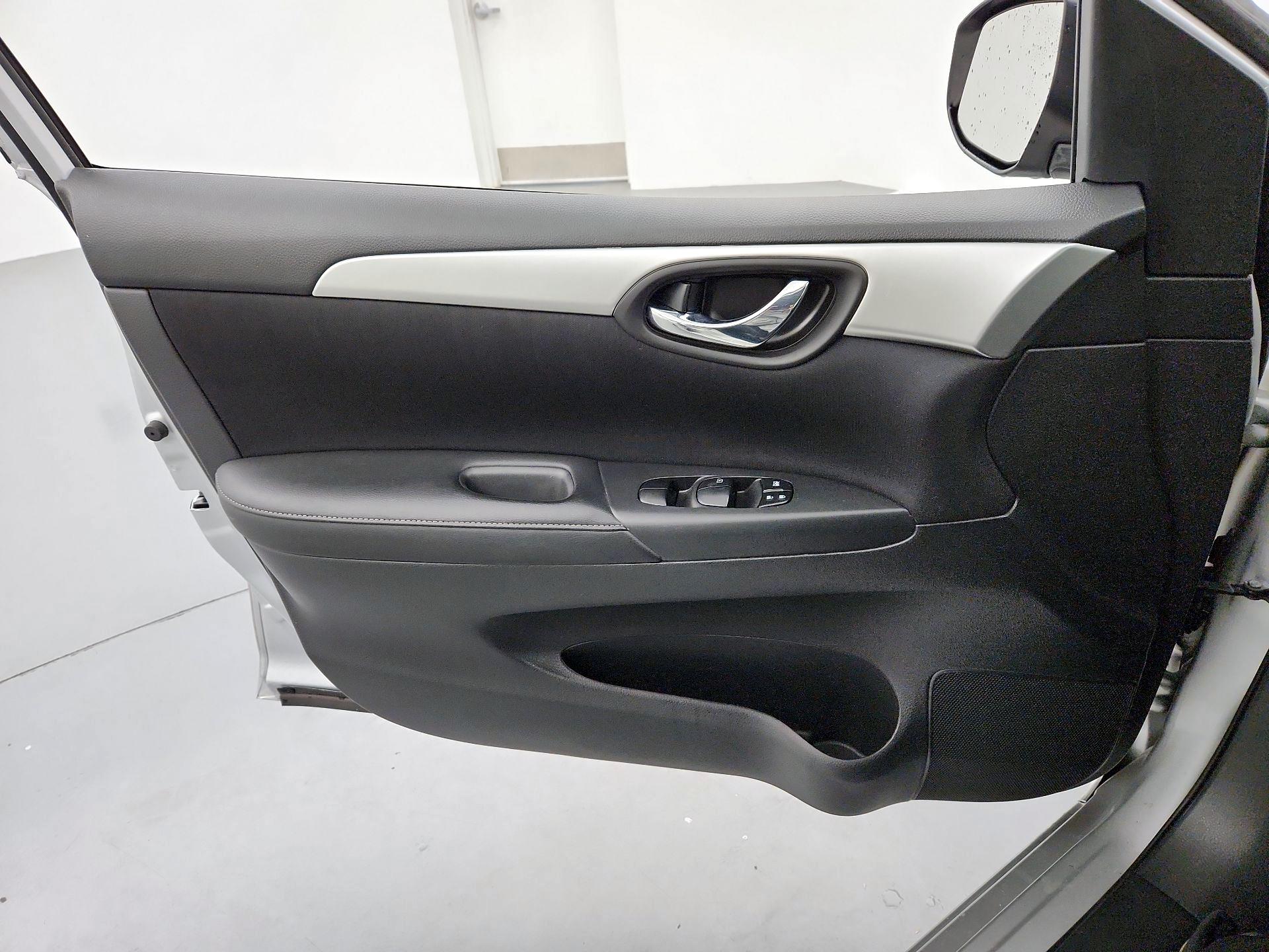 Thumbnail: 2017 Nissan Sentra - 12