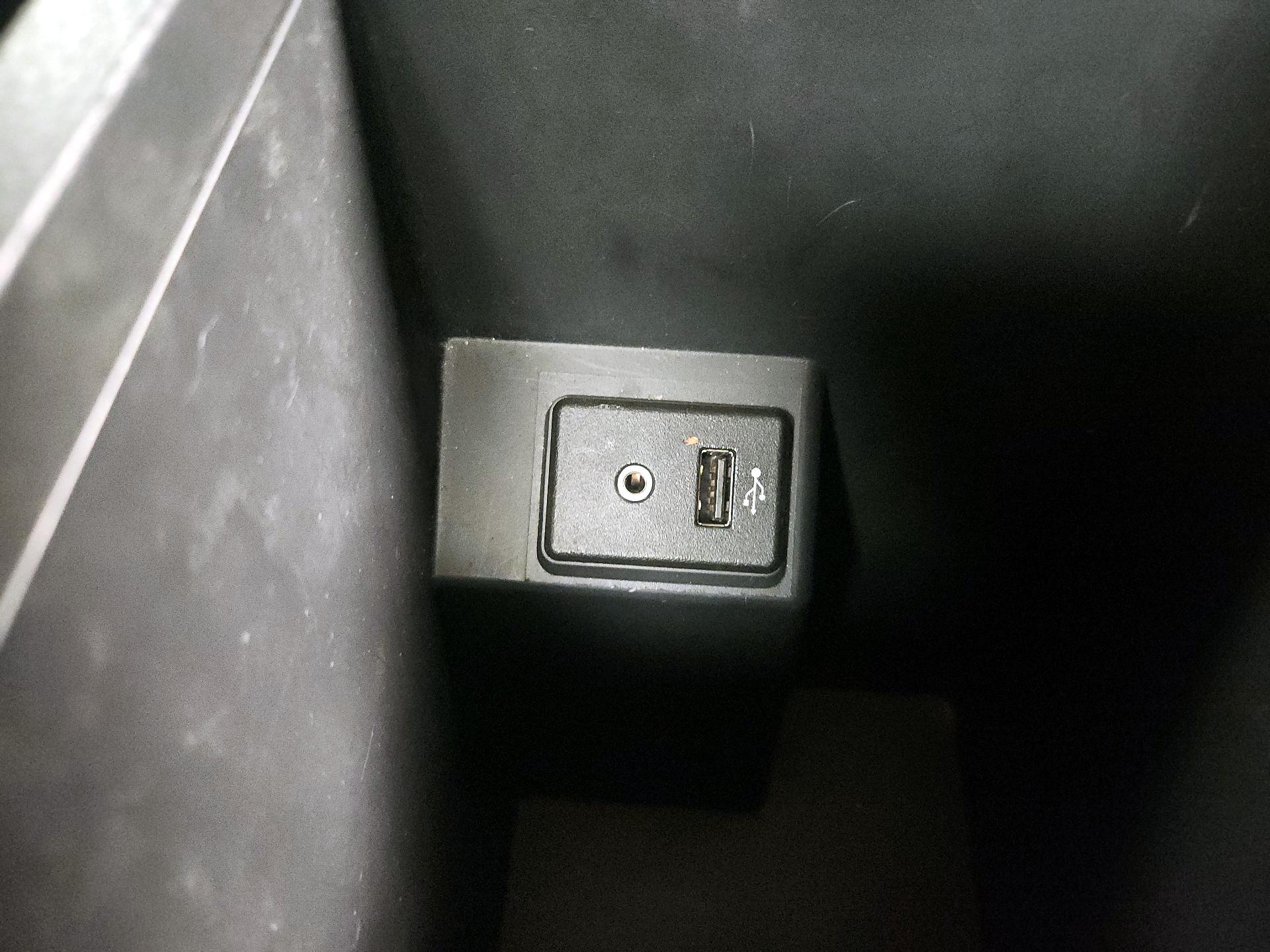 Thumbnail: 2017 Nissan Sentra - 17