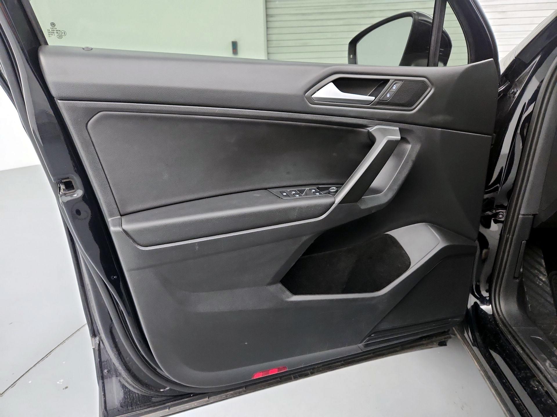 Thumbnail: 2021 Volkswagen Tiguan - 12