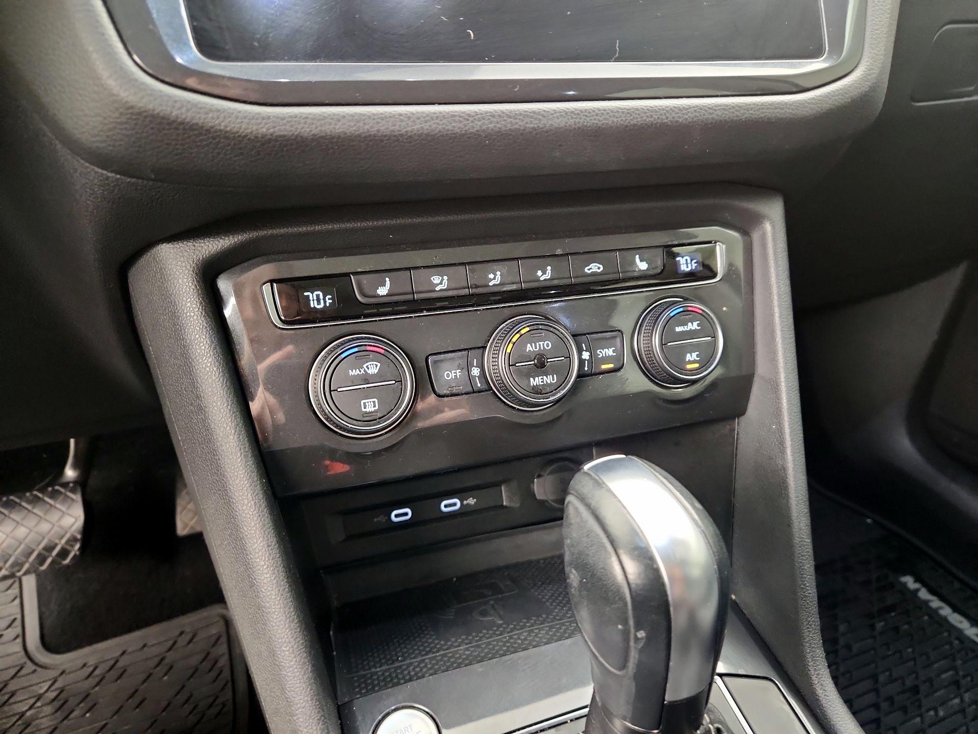 Thumbnail: 2021 Volkswagen Tiguan - 16