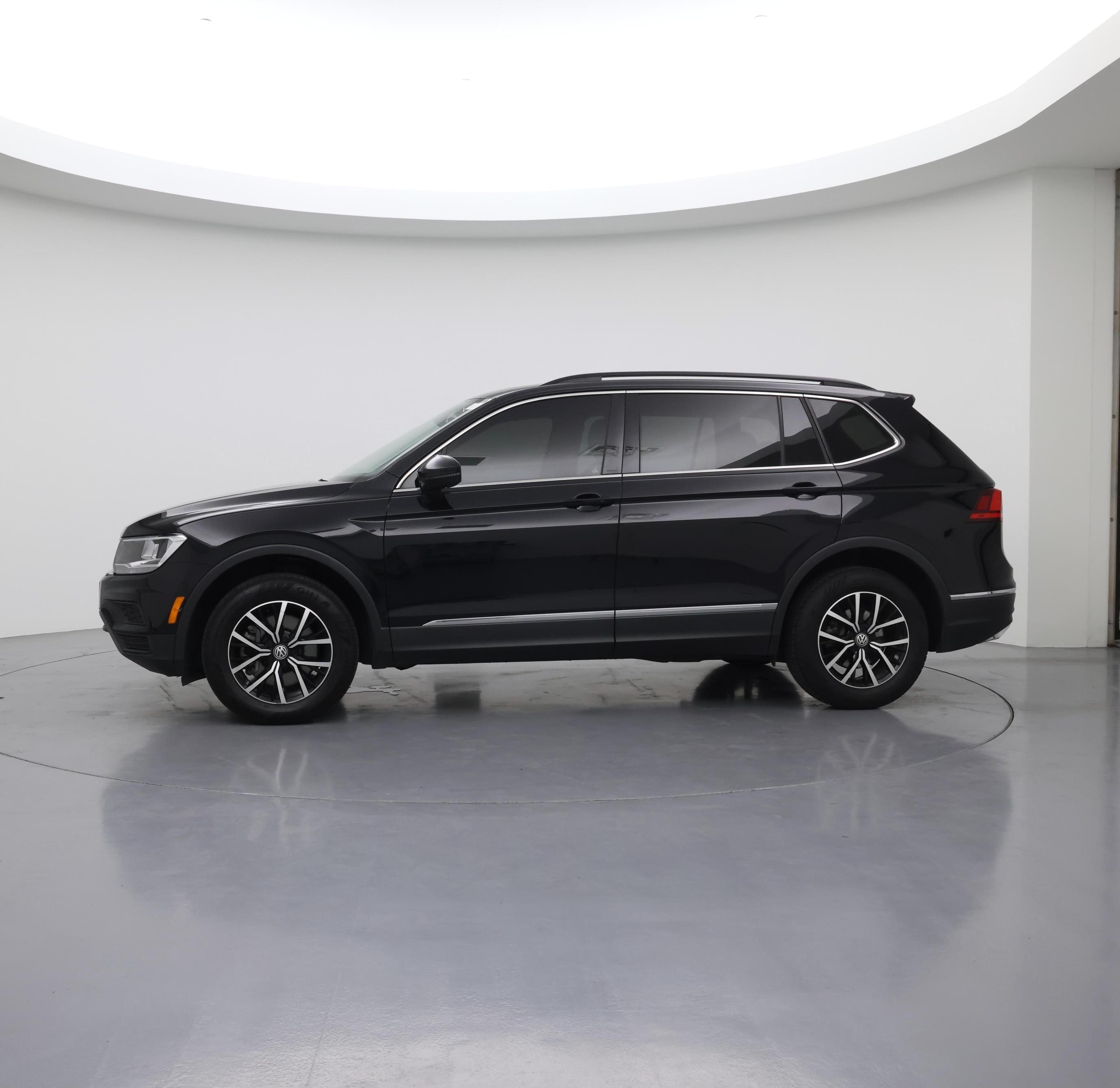 Thumbnail: 2021 Volkswagen Tiguan - 3