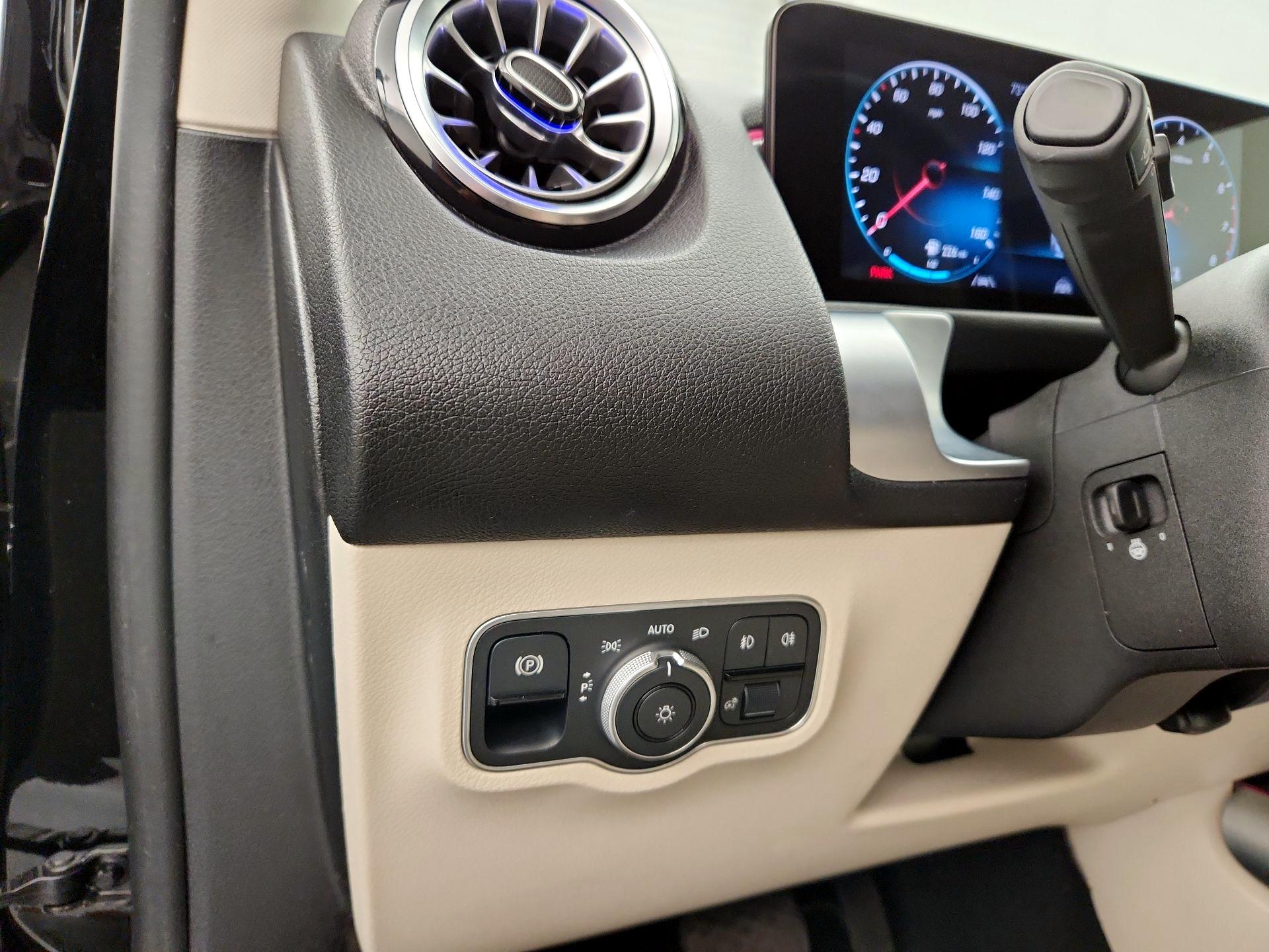 Thumbnail: 2022 Mercedes-Benz GLB - 13