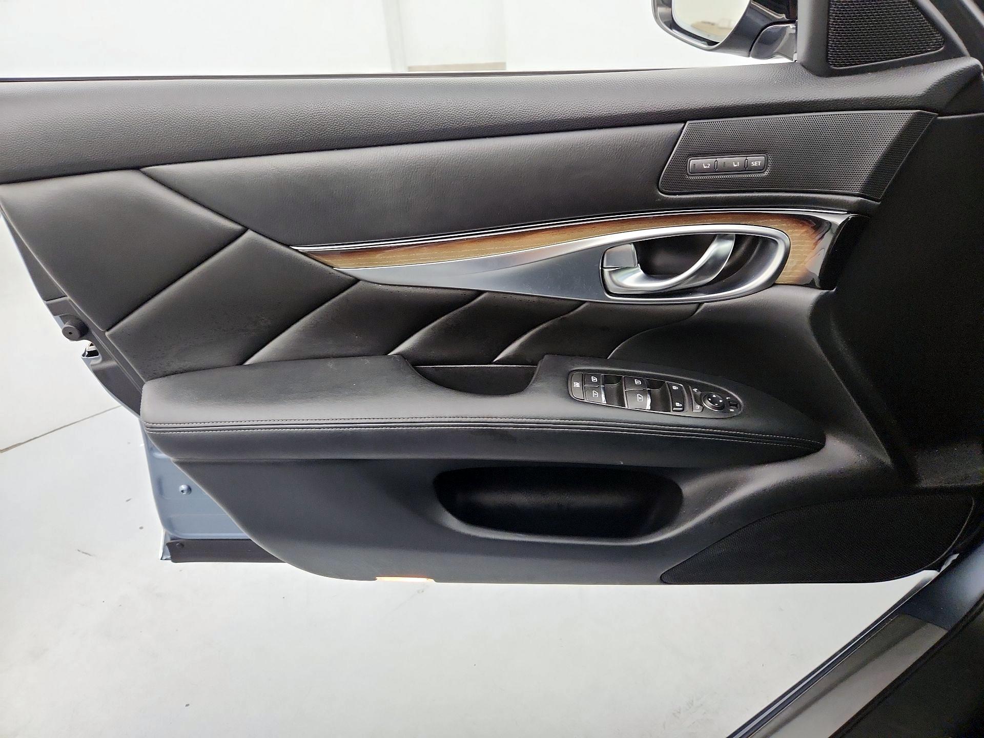 Thumbnail: 2016 INFINITI Q70 - 12