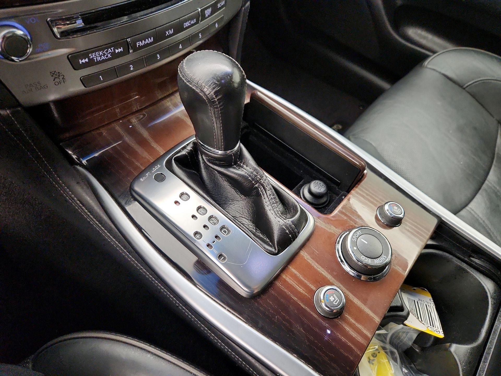 Thumbnail: 2016 INFINITI Q70 - 18