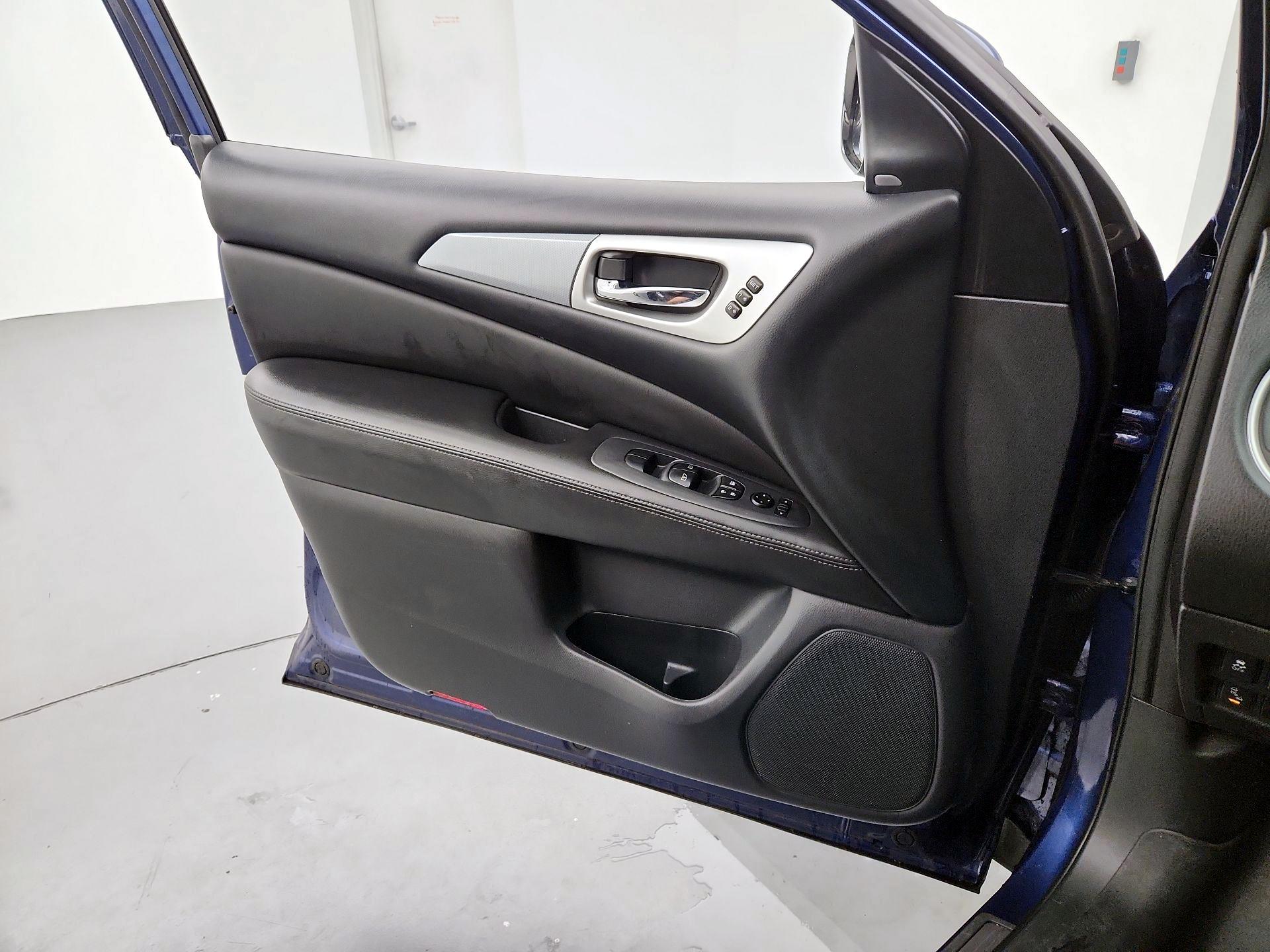 Thumbnail: 2017 Nissan Pathfinder - 12
