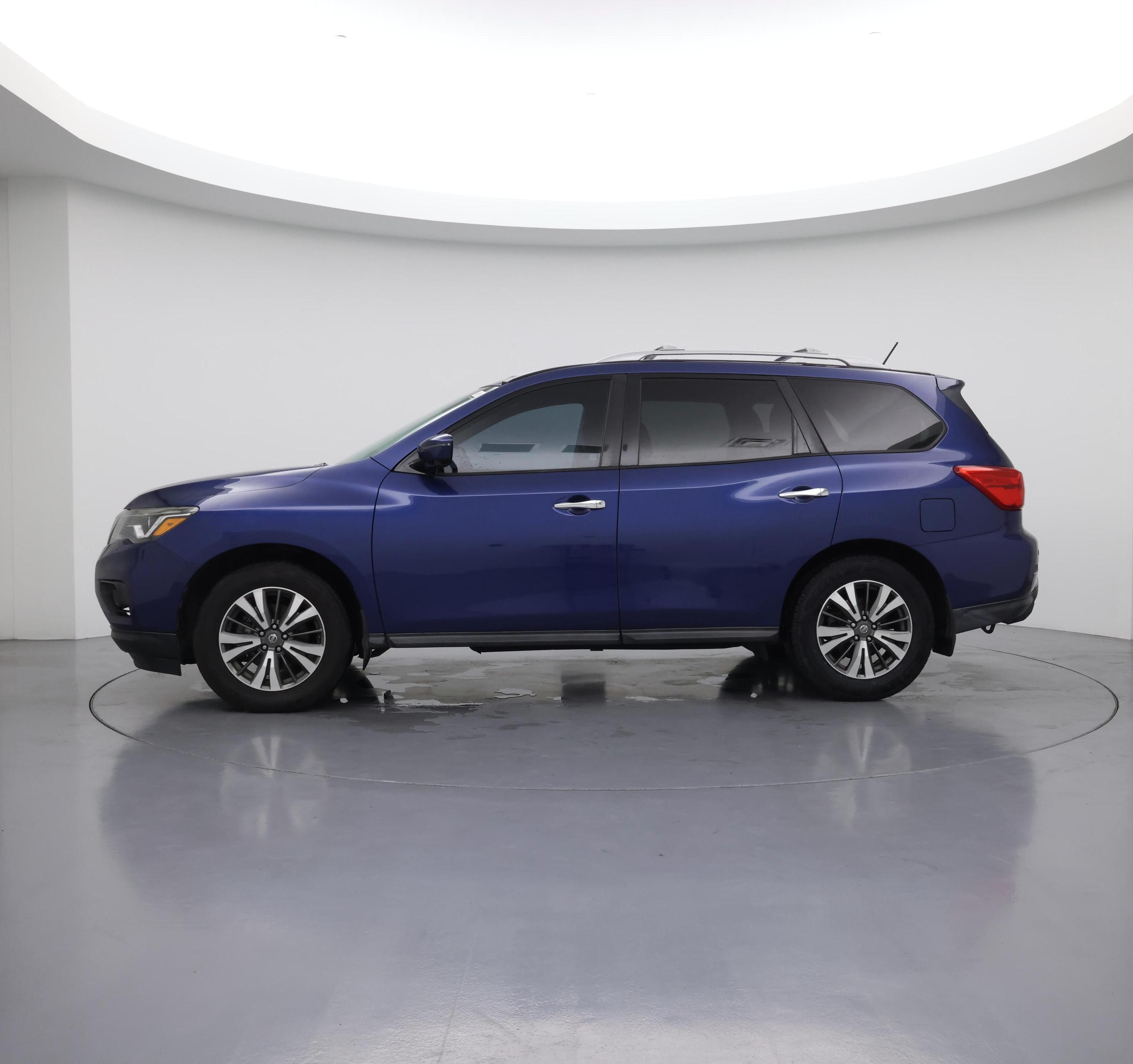 Thumbnail: 2017 Nissan Pathfinder - 3