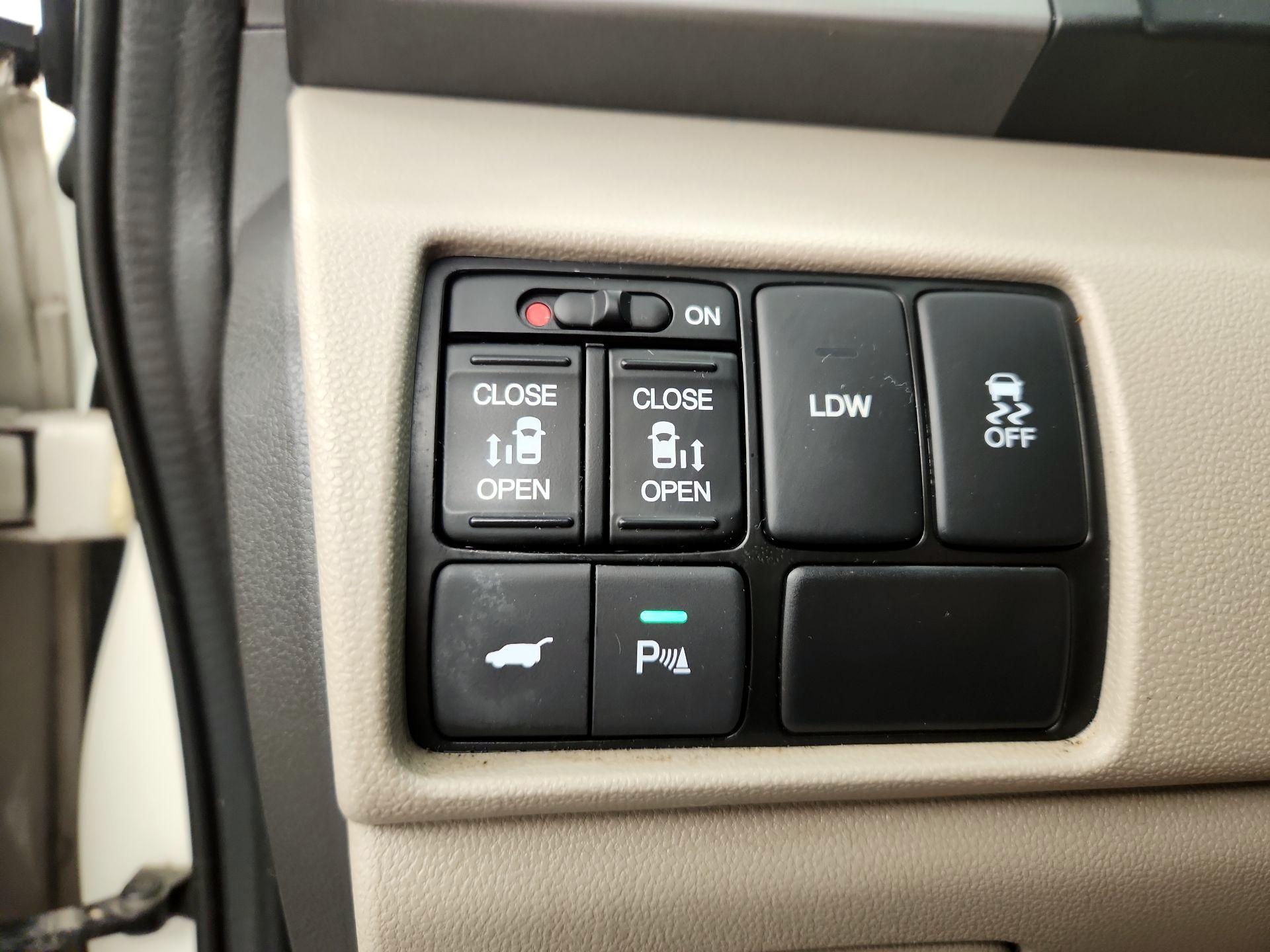 Thumbnail: 2016 Honda Odyssey - 13