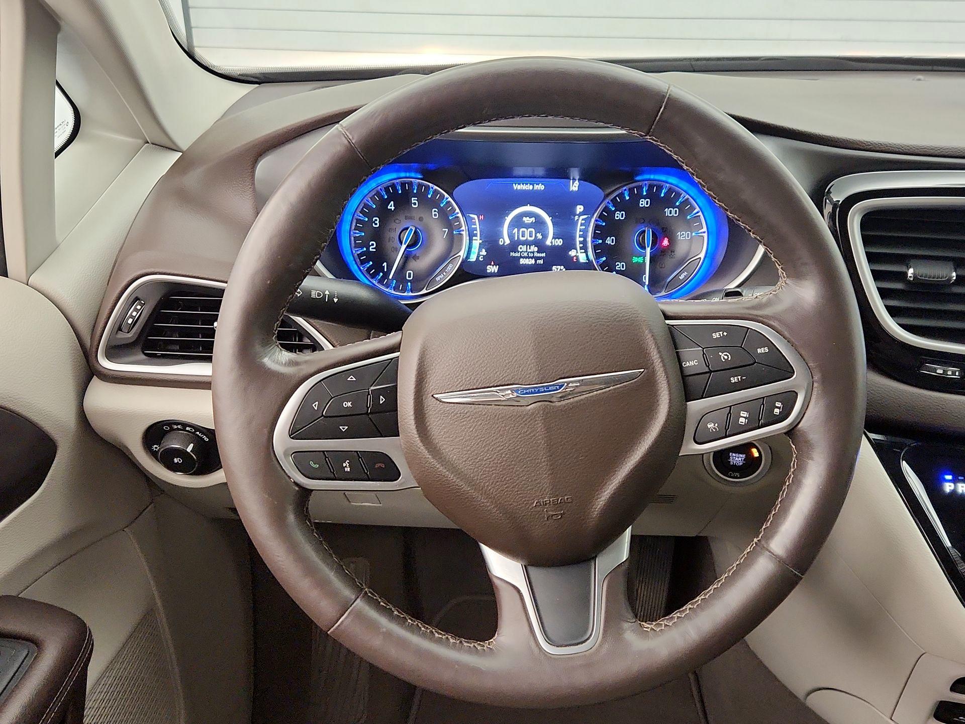 Thumbnail: 2019 Chrysler Pacifica - 10