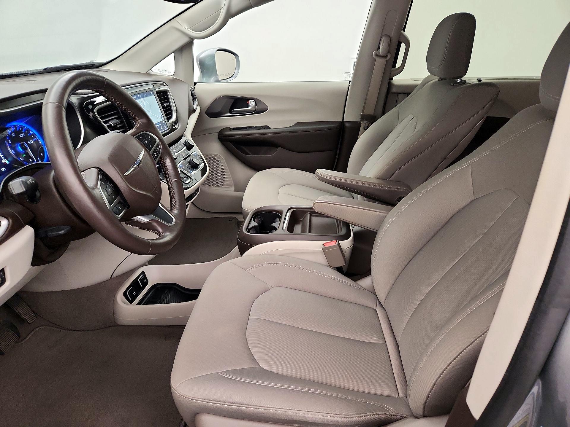 Thumbnail: 2019 Chrysler Pacifica - 11