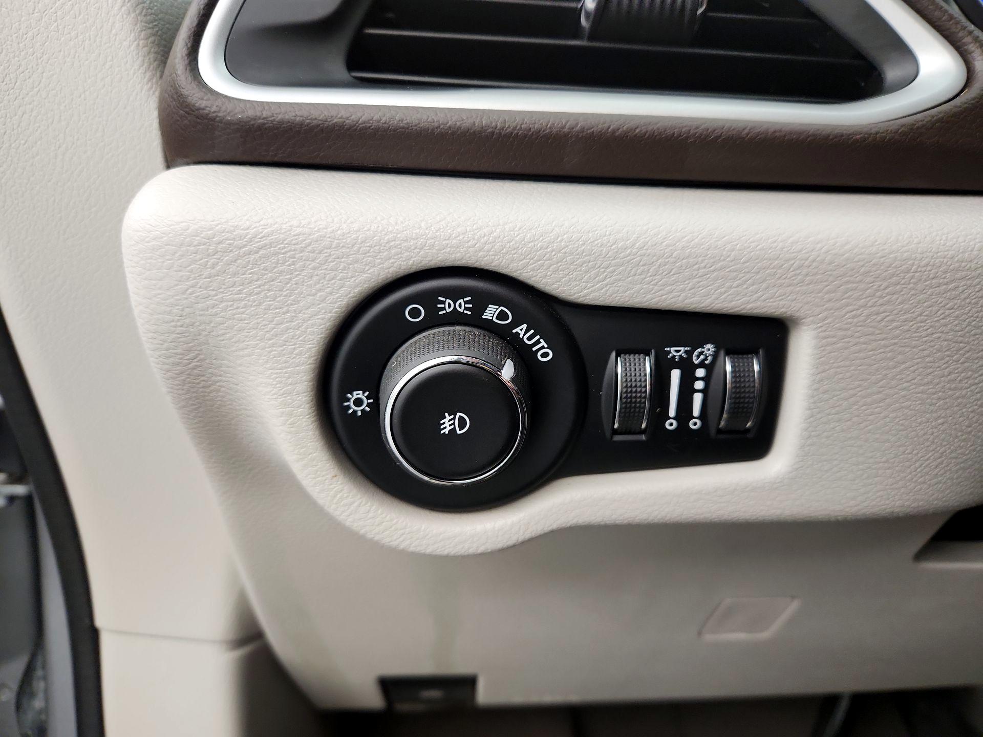 Thumbnail: 2019 Chrysler Pacifica - 13