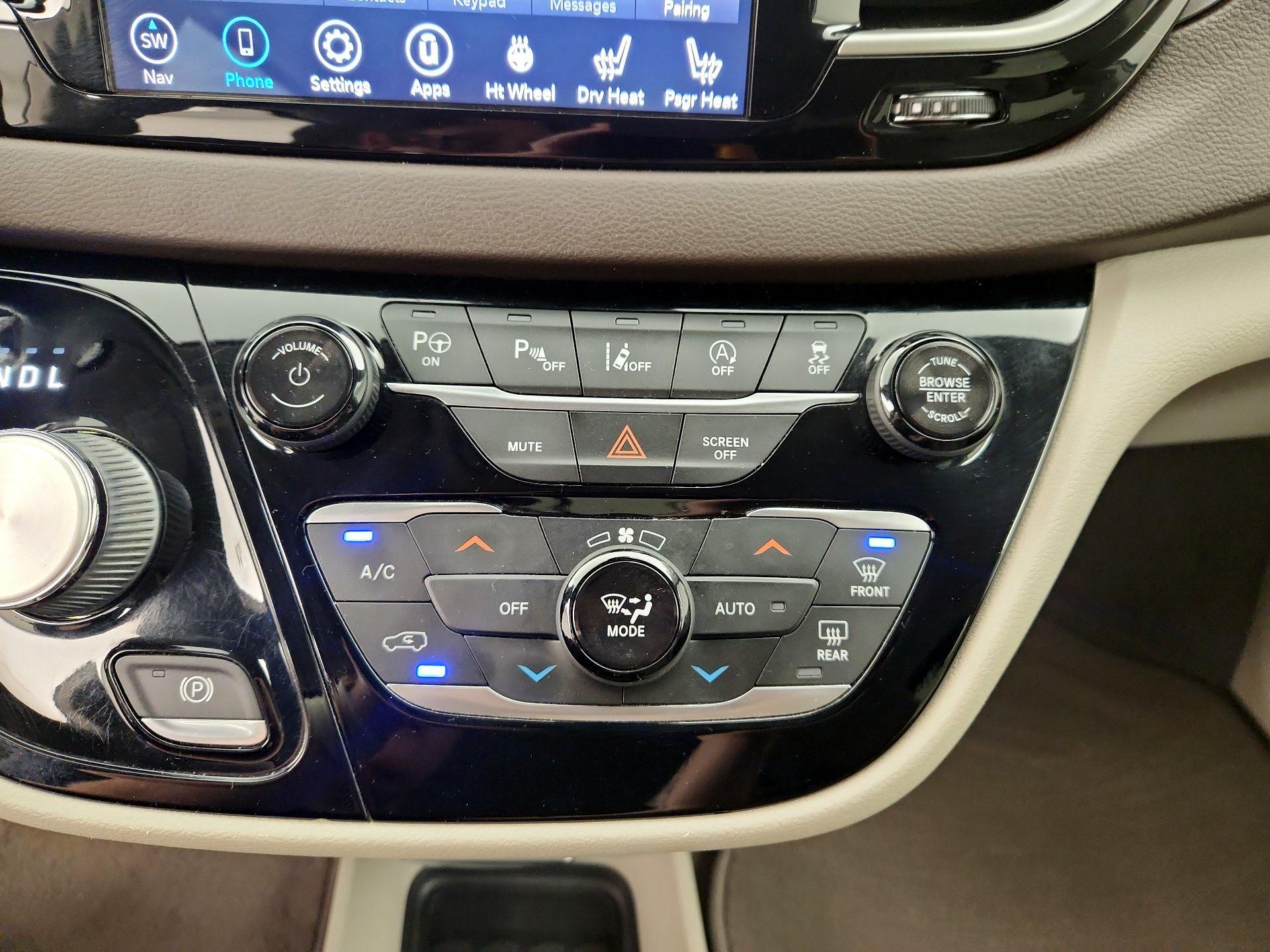 Thumbnail: 2019 Chrysler Pacifica - 17