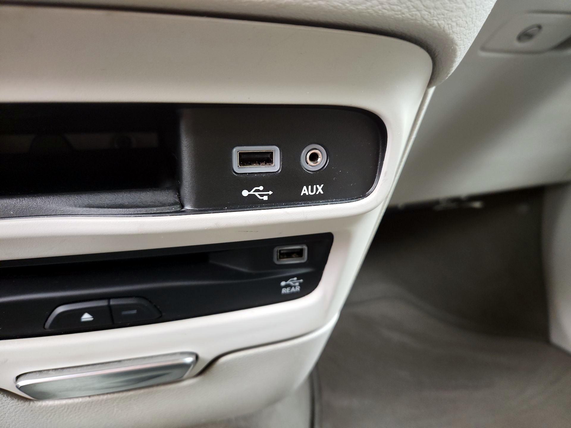 Thumbnail: 2019 Chrysler Pacifica - 19