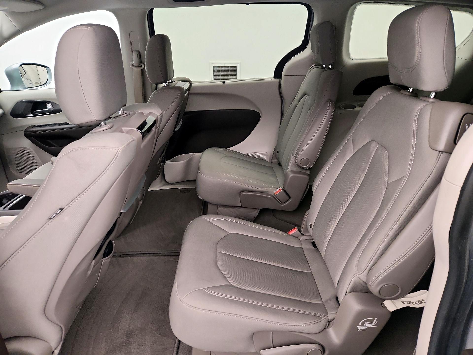 Thumbnail: 2019 Chrysler Pacifica - 20