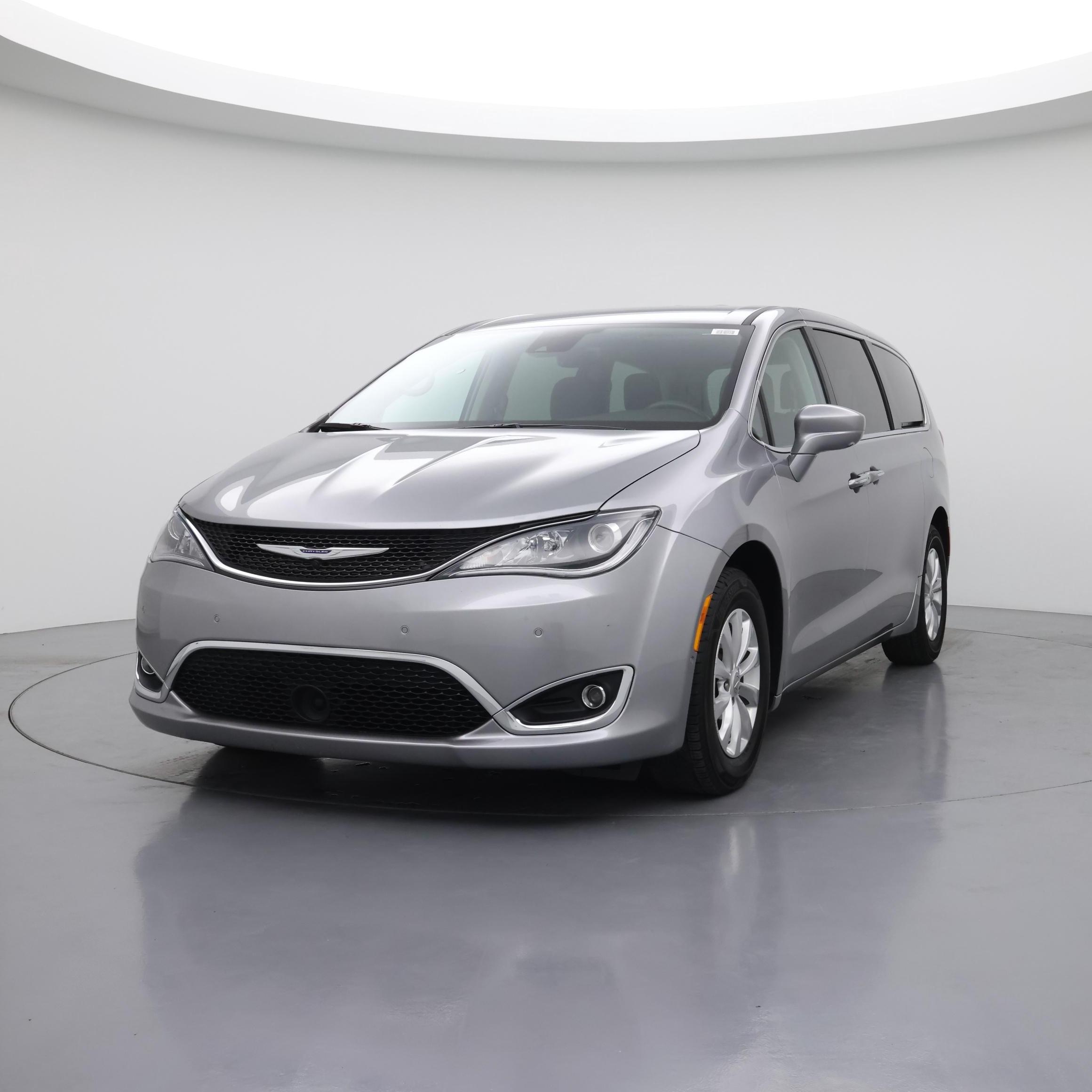 Thumbnail: 2019 Chrysler Pacifica - 4