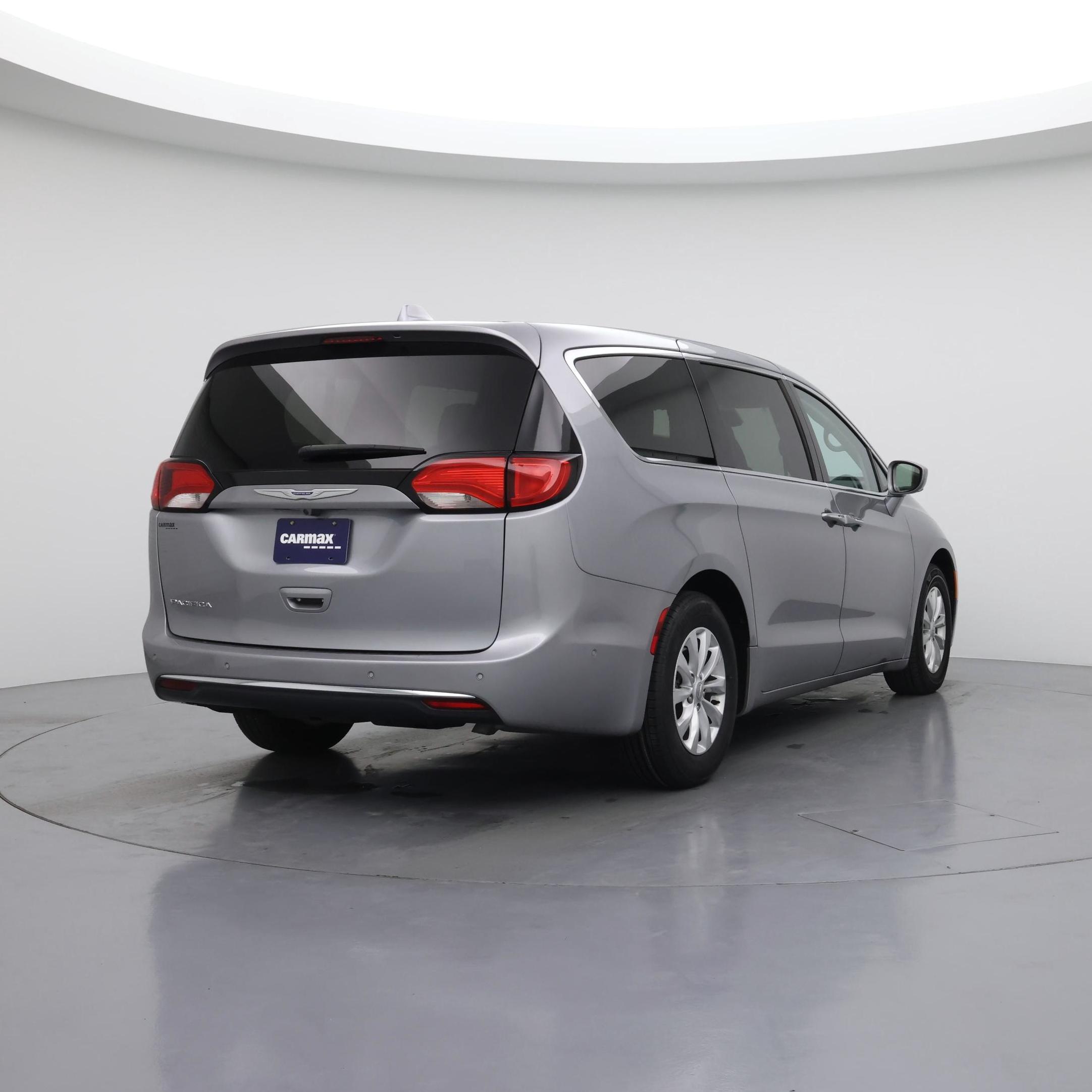 Thumbnail: 2019 Chrysler Pacifica - 8