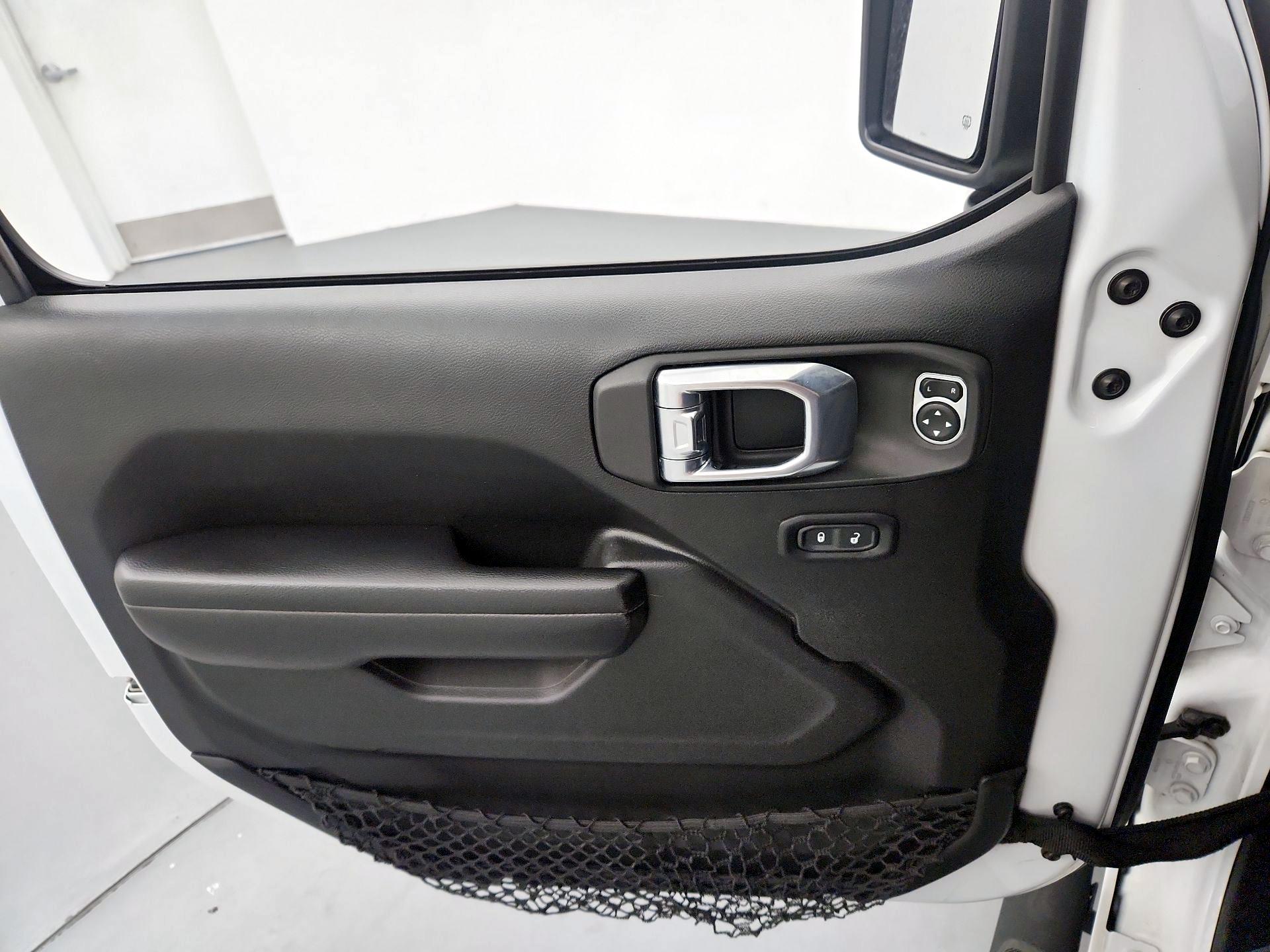 Thumbnail: 2021 Jeep Gladiator - 12