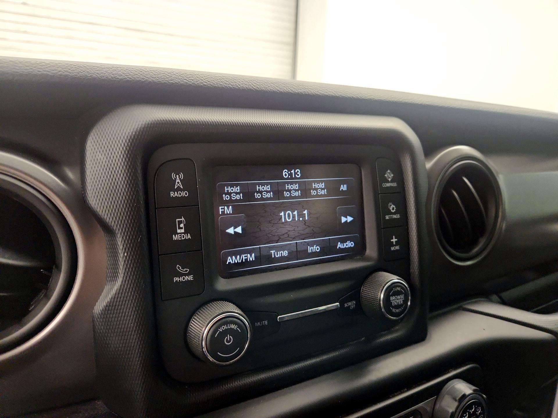 Thumbnail: 2021 Jeep Gladiator - 15