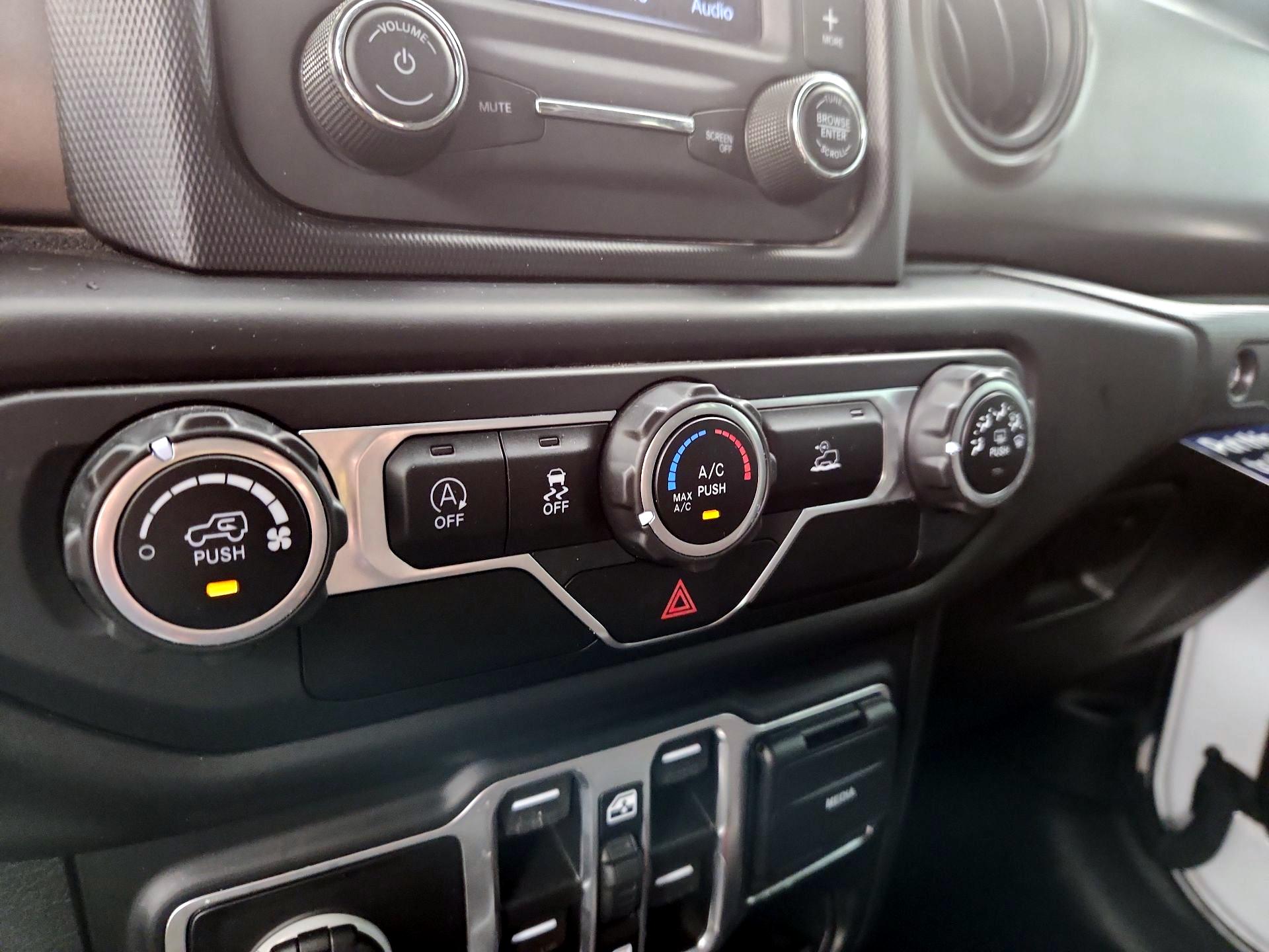 Thumbnail: 2021 Jeep Gladiator - 16