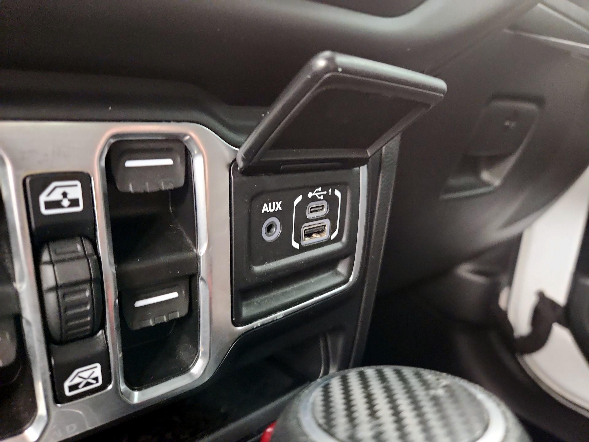 Thumbnail: 2021 Jeep Gladiator - 18