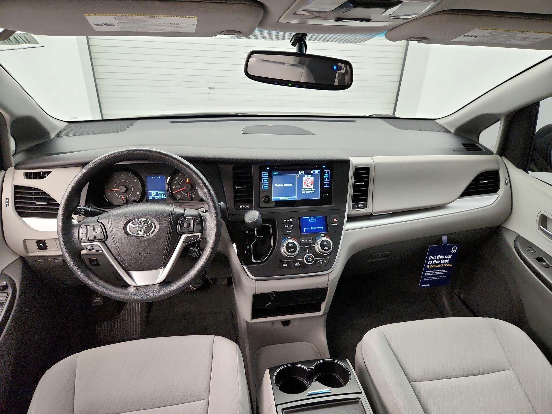 Thumbnail: 2016 Toyota Sienna - 9