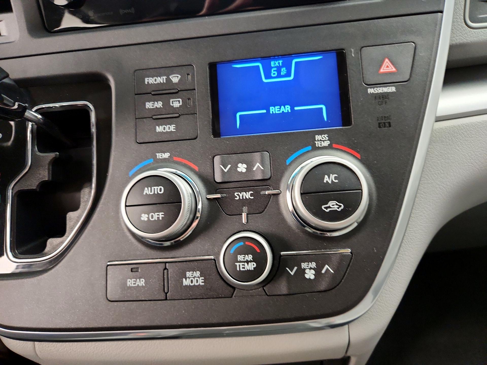Thumbnail: 2016 Toyota Sienna - 16