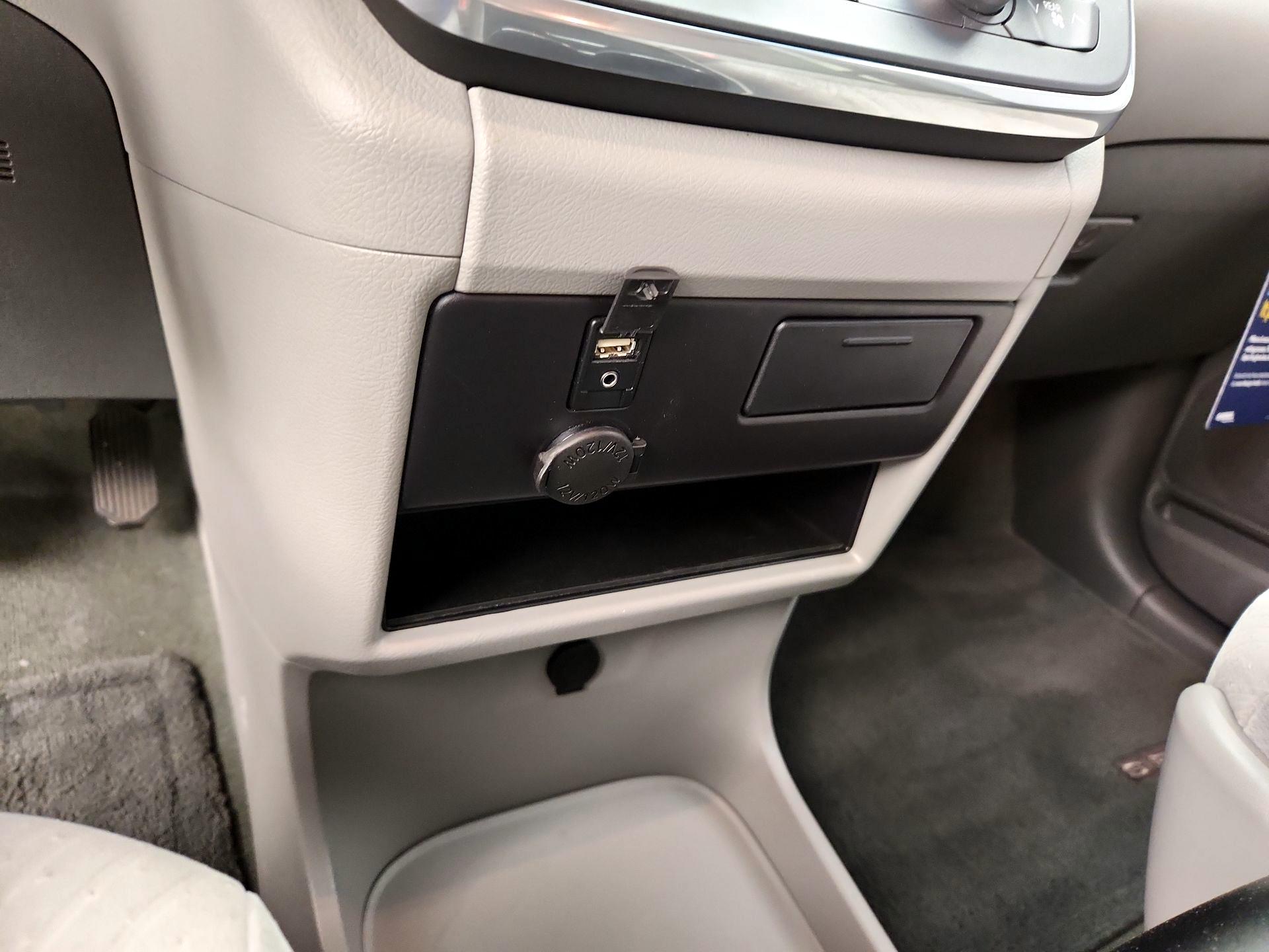 Thumbnail: 2016 Toyota Sienna - 18