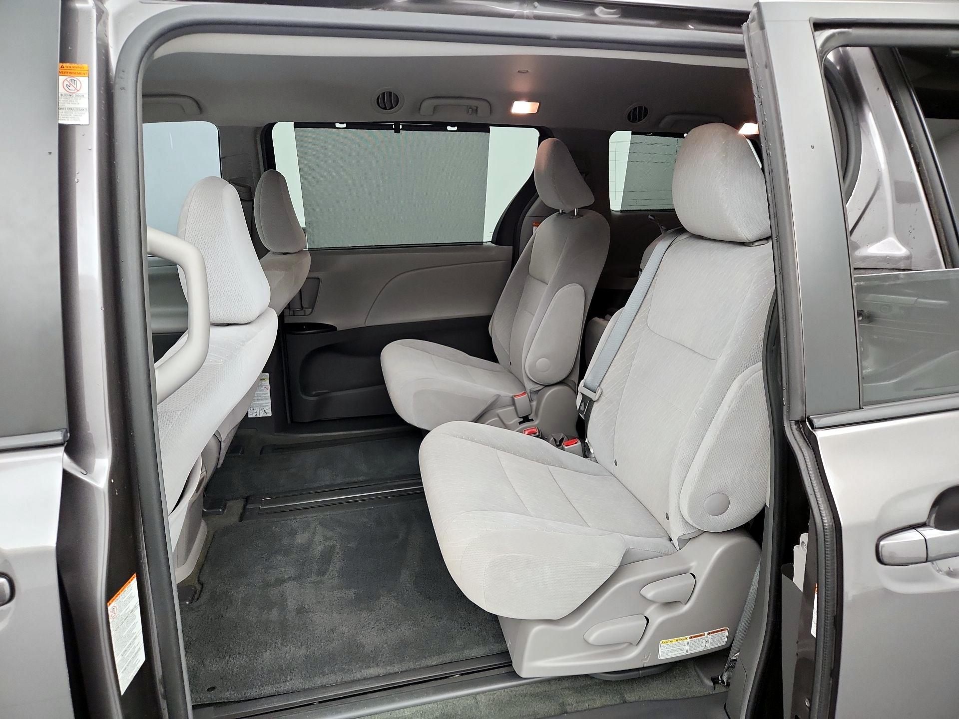 Thumbnail: 2016 Toyota Sienna - 19