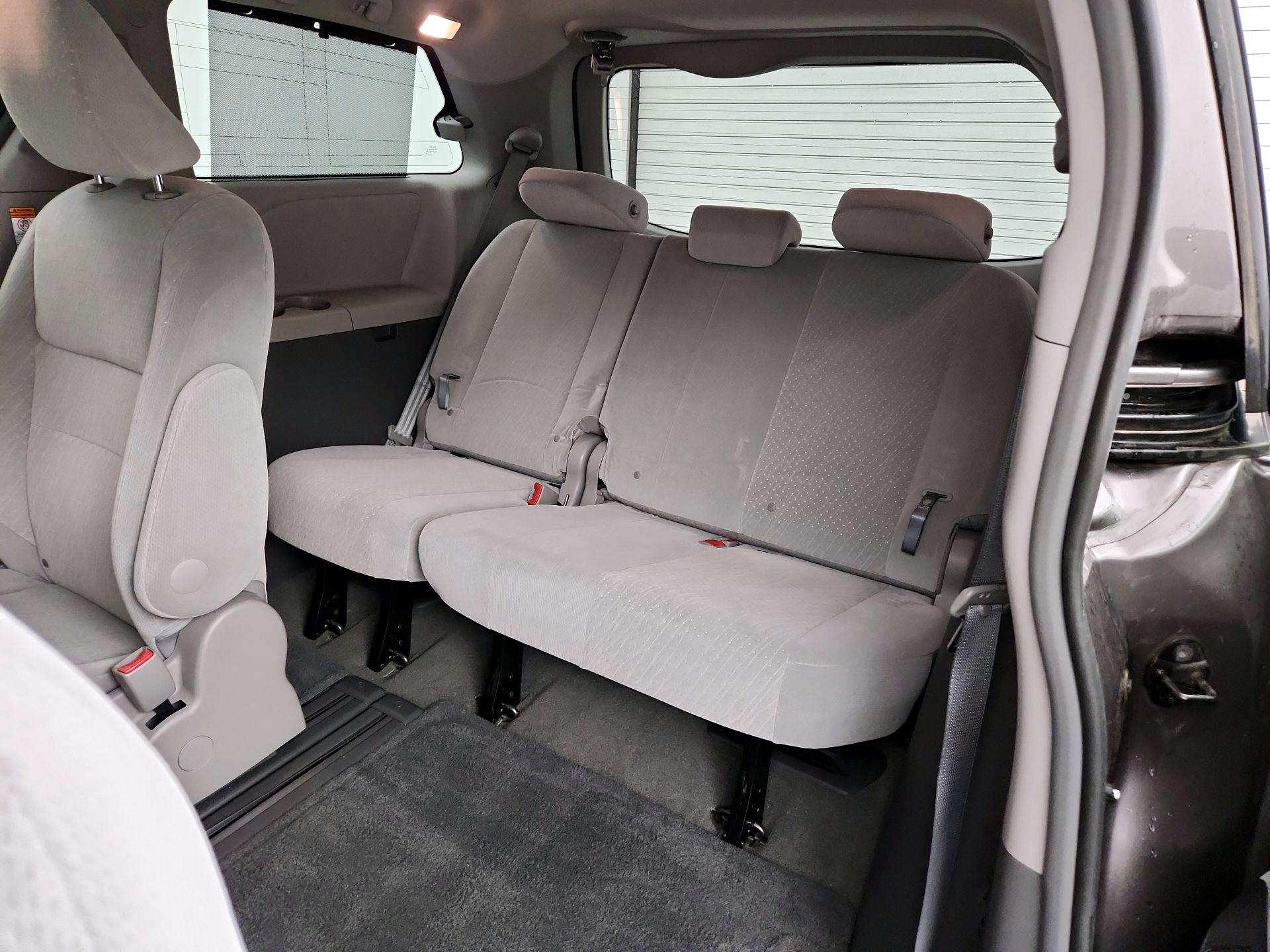 Thumbnail: 2016 Toyota Sienna - 20