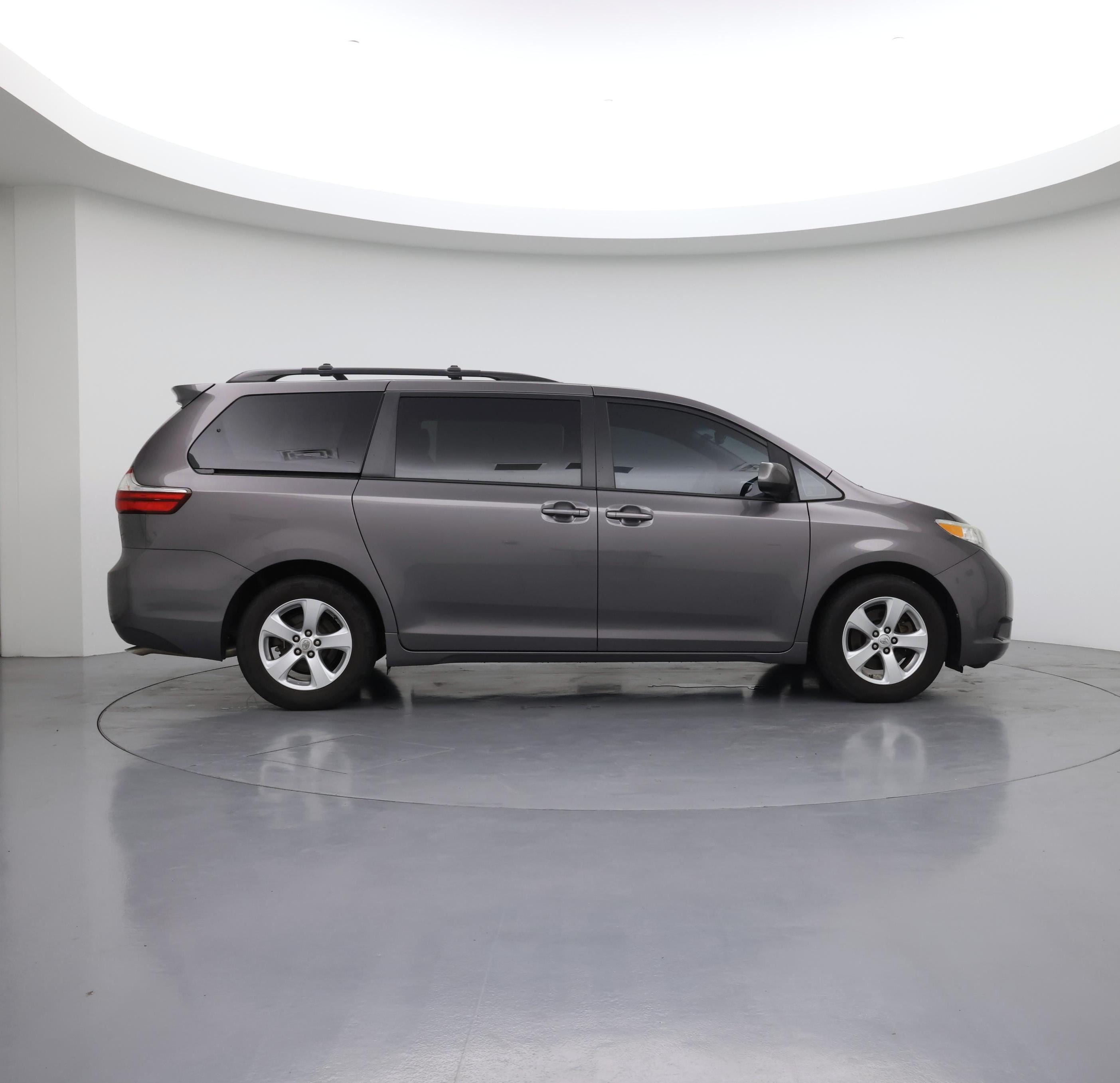 Thumbnail: 2016 Toyota Sienna - 7