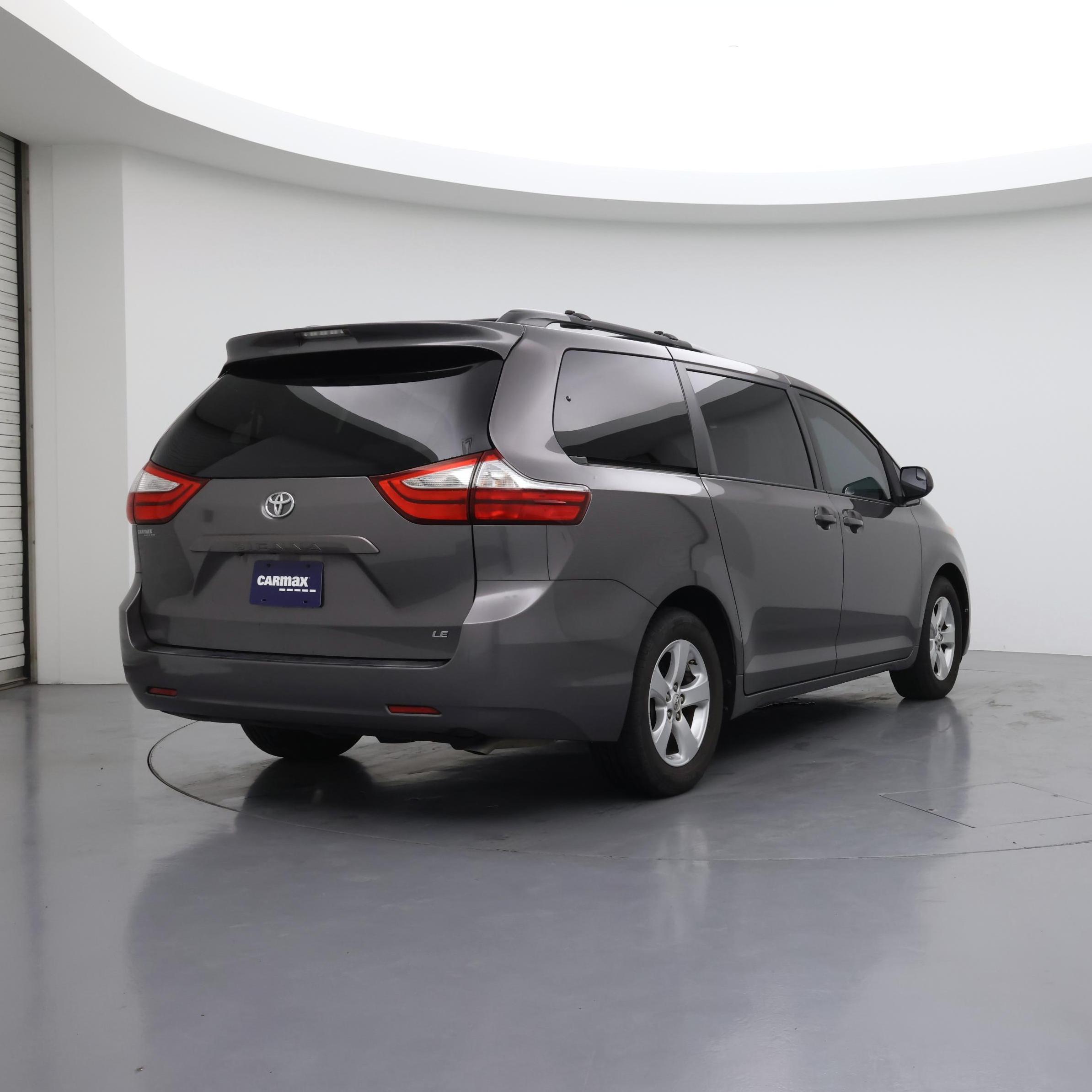 Thumbnail: 2016 Toyota Sienna - 8