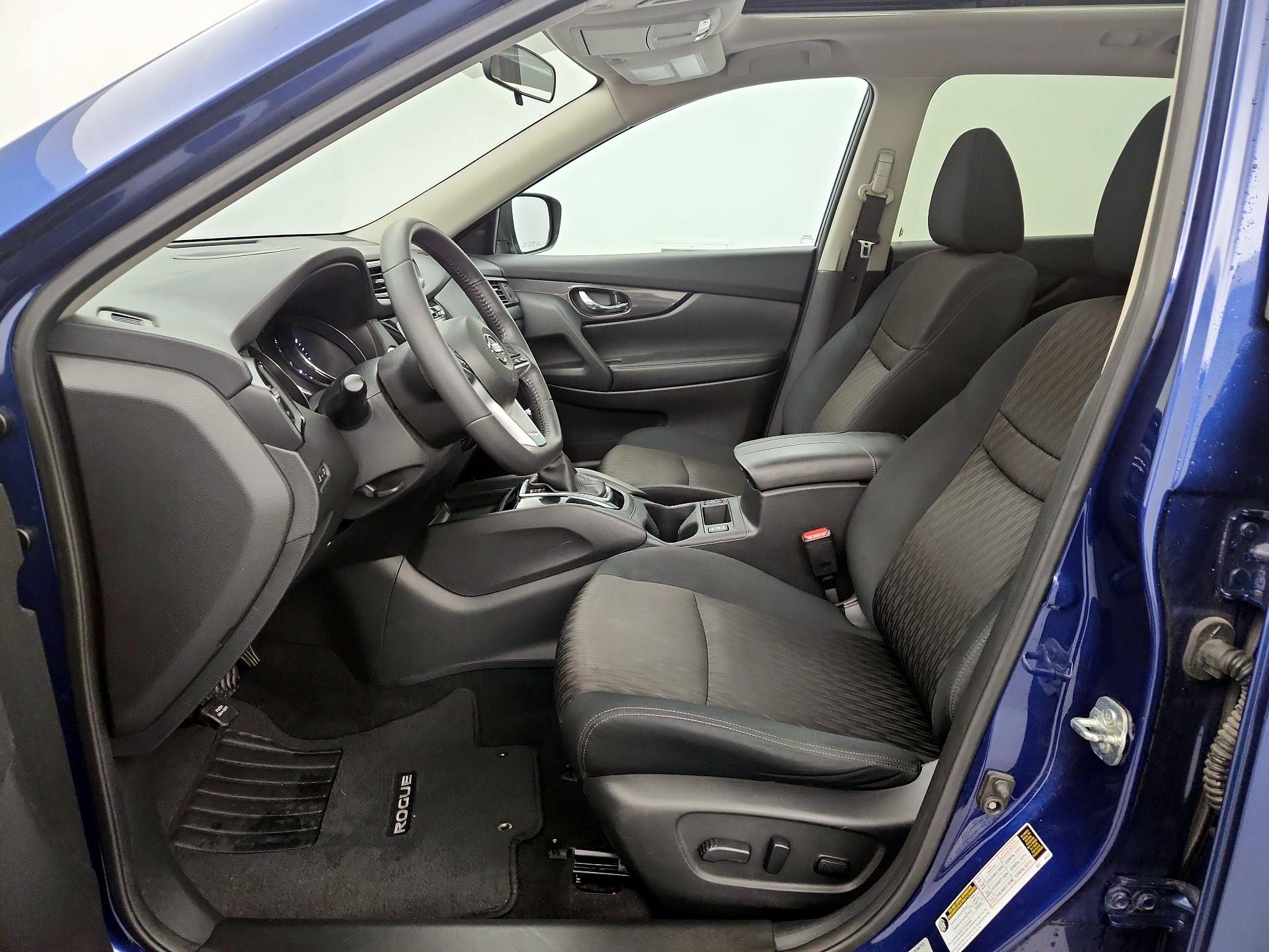 Thumbnail: 2017 Nissan Rogue - 11