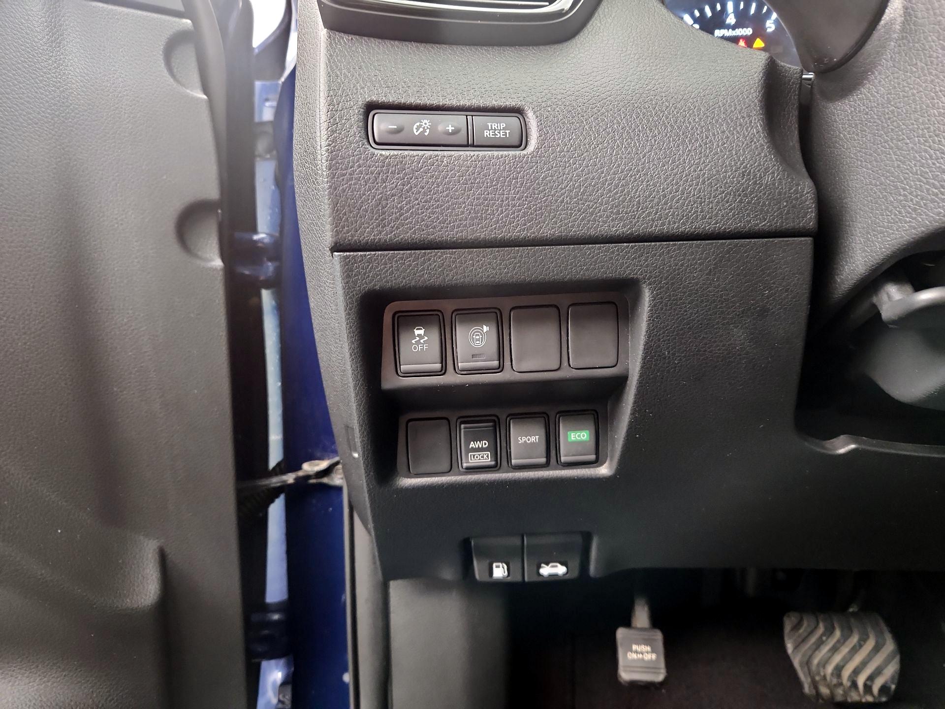 Thumbnail: 2017 Nissan Rogue - 13