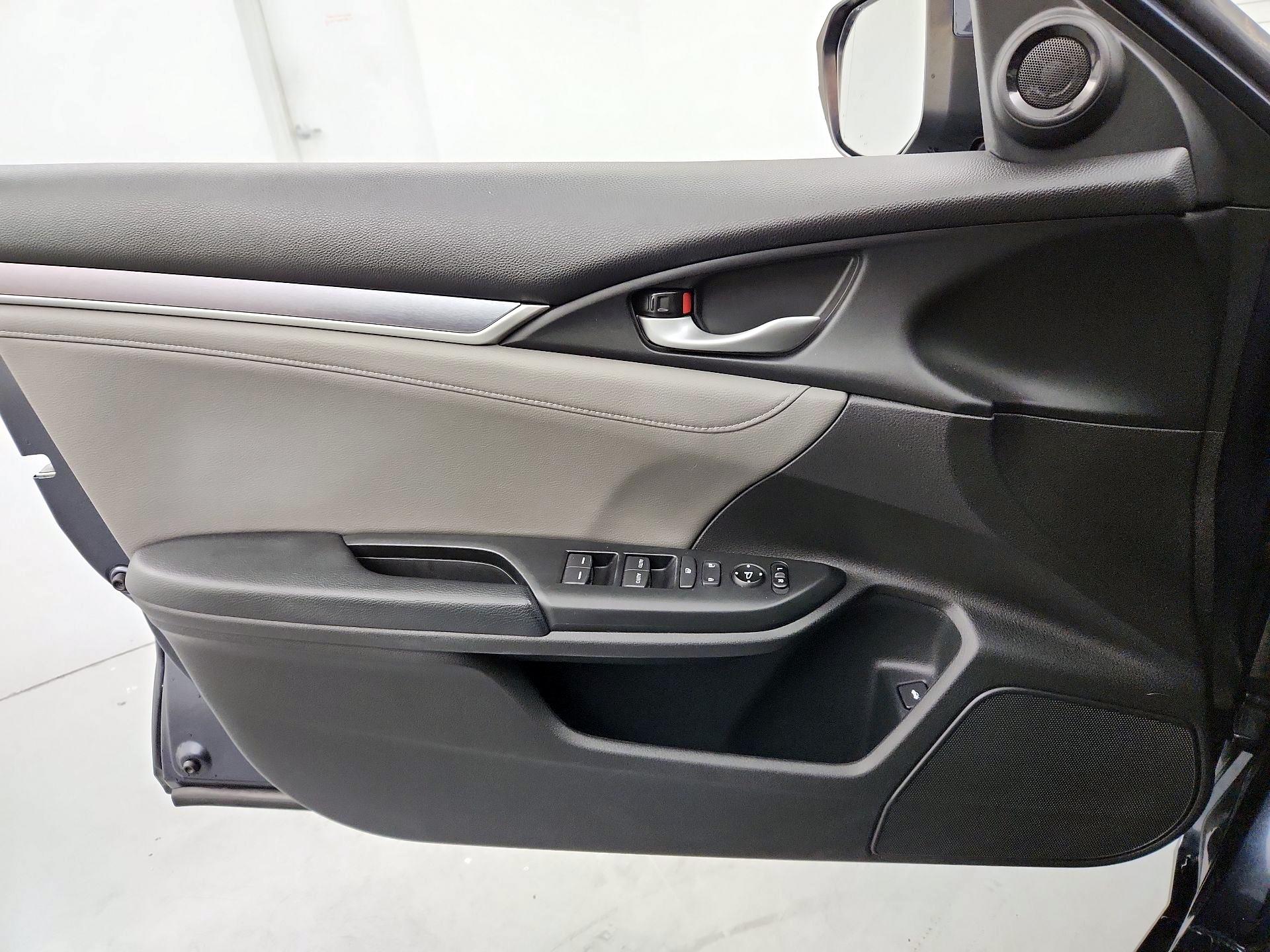 Thumbnail: 2016 Honda Civic - 12