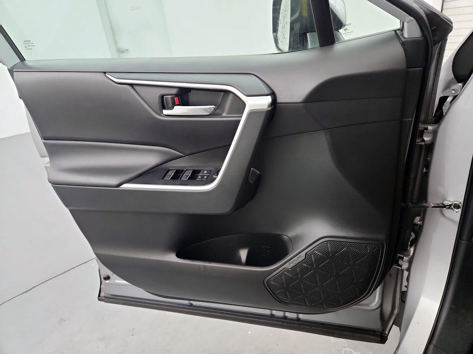 Thumbnail: 2022 Toyota RAV4 - 12