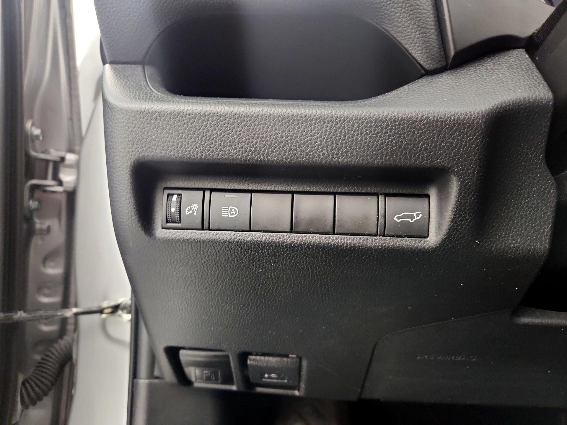 Thumbnail: 2022 Toyota RAV4 - 13