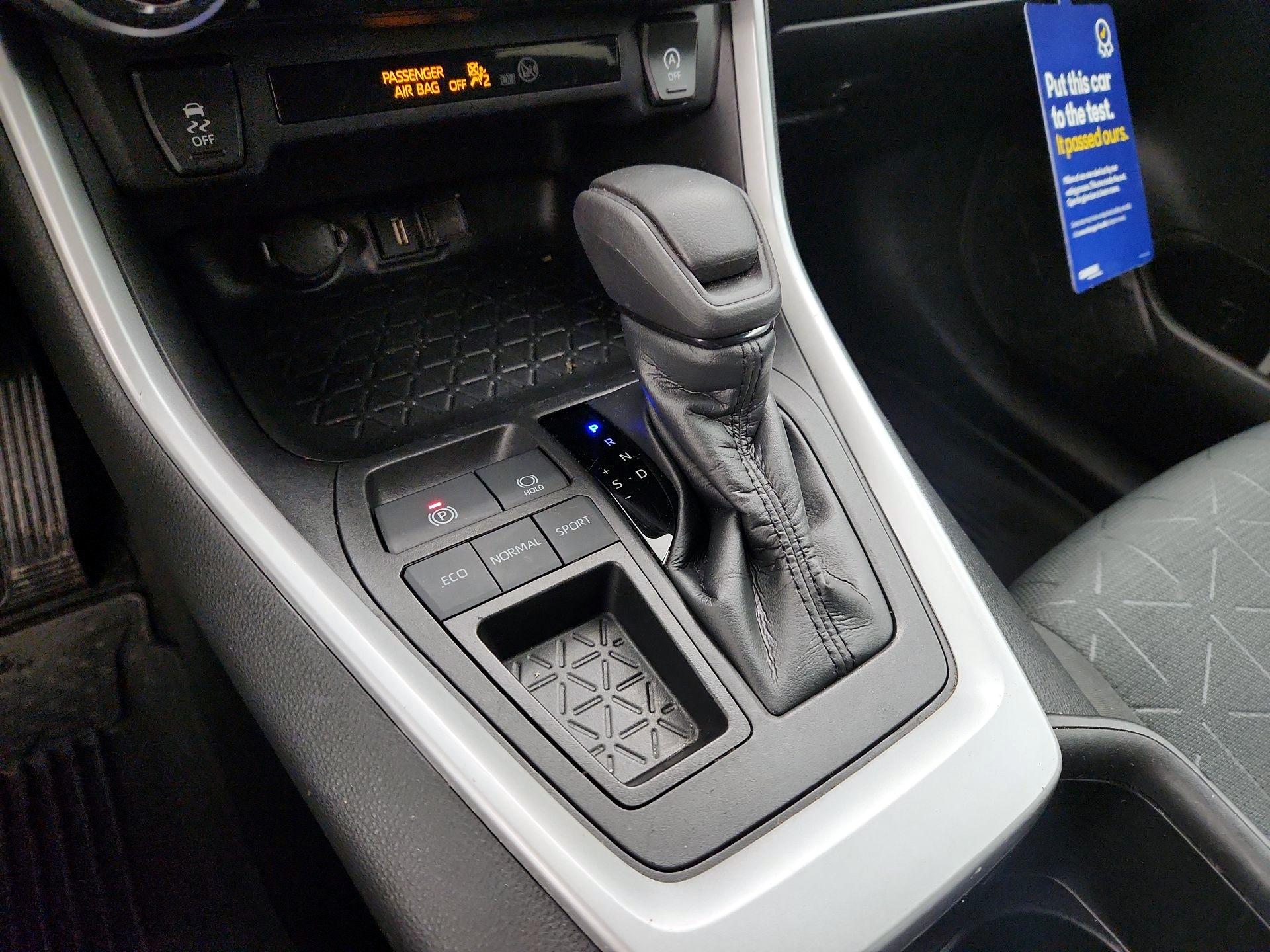 Thumbnail: 2022 Toyota RAV4 - 17