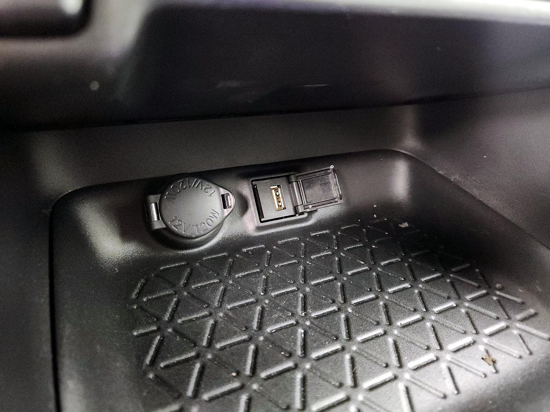 Thumbnail: 2022 Toyota RAV4 - 18