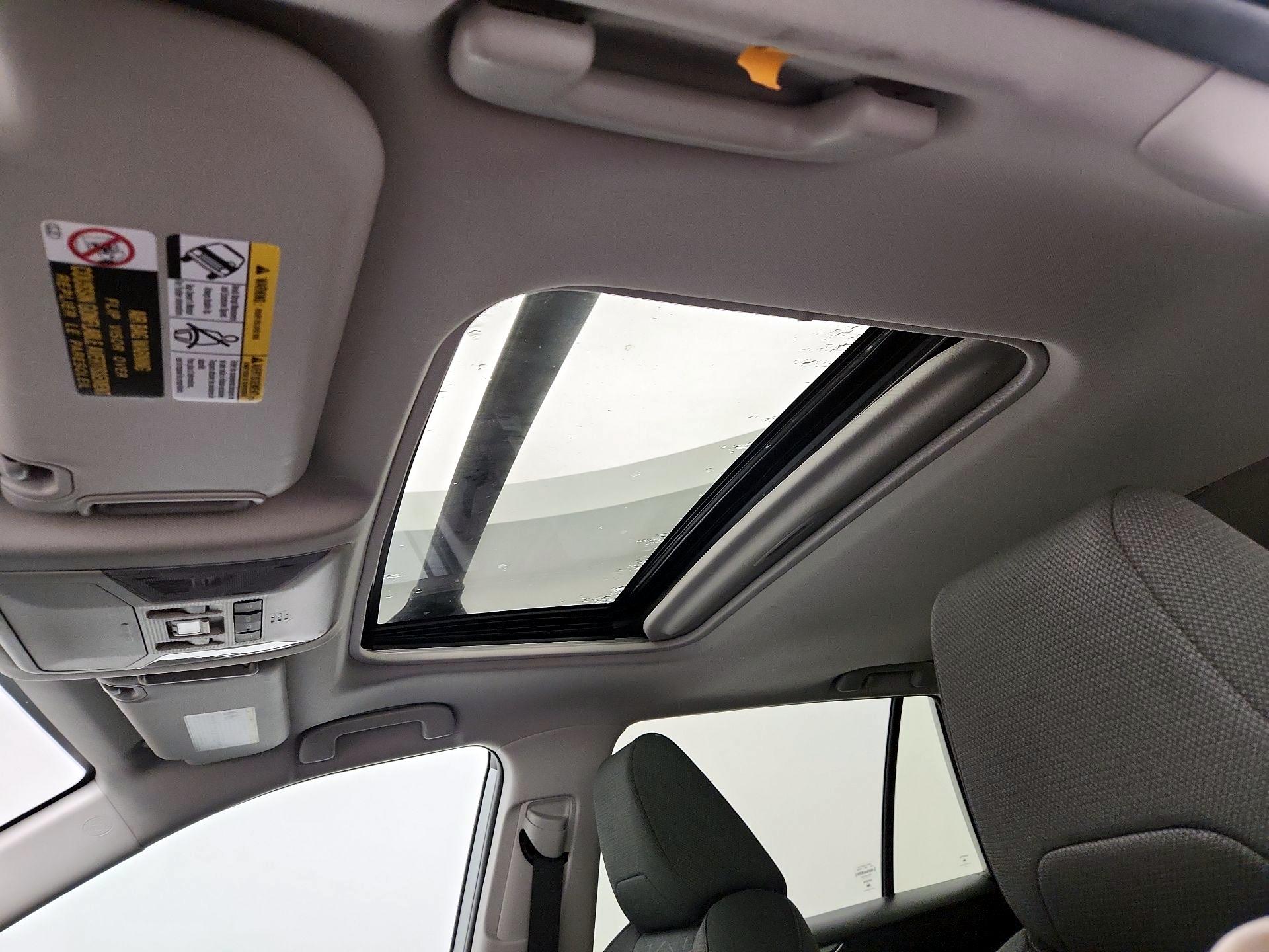 Thumbnail: 2022 Toyota RAV4 - 19