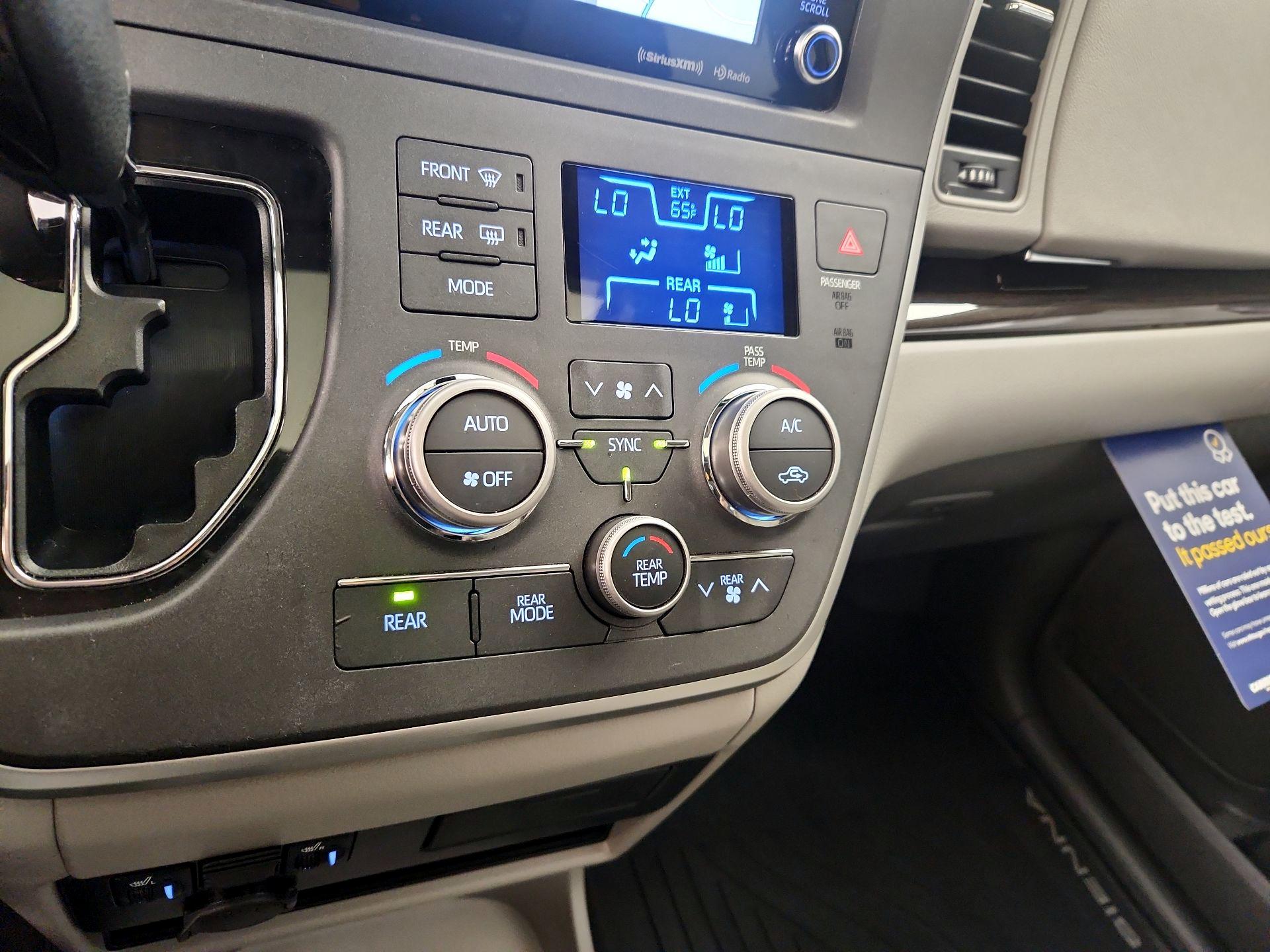 Thumbnail: 2020 Toyota Sienna - 15