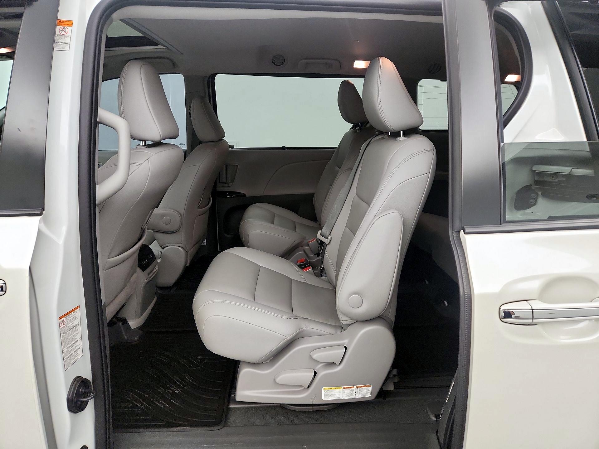 Thumbnail: 2020 Toyota Sienna - 19