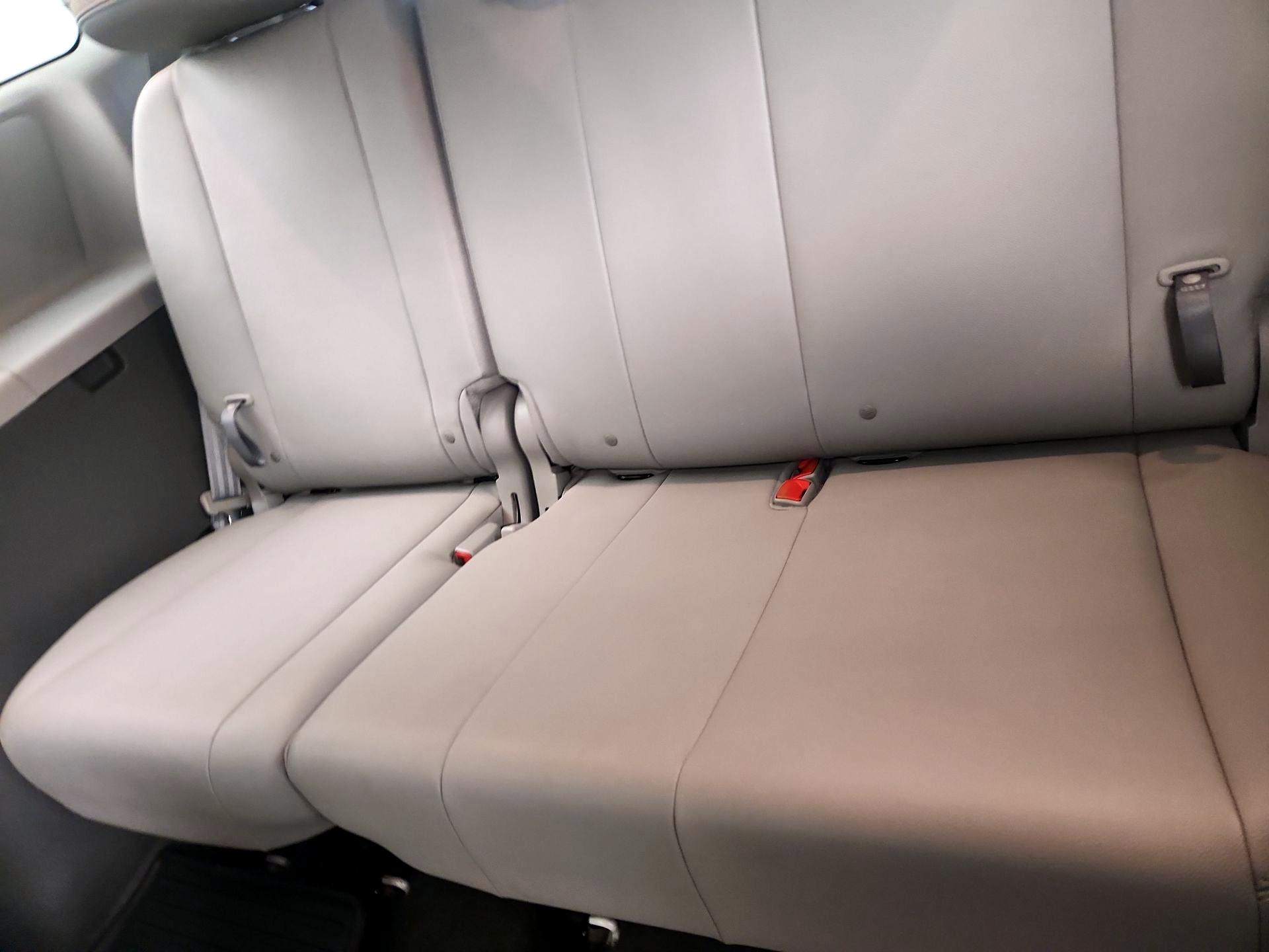 Thumbnail: 2020 Toyota Sienna - 20