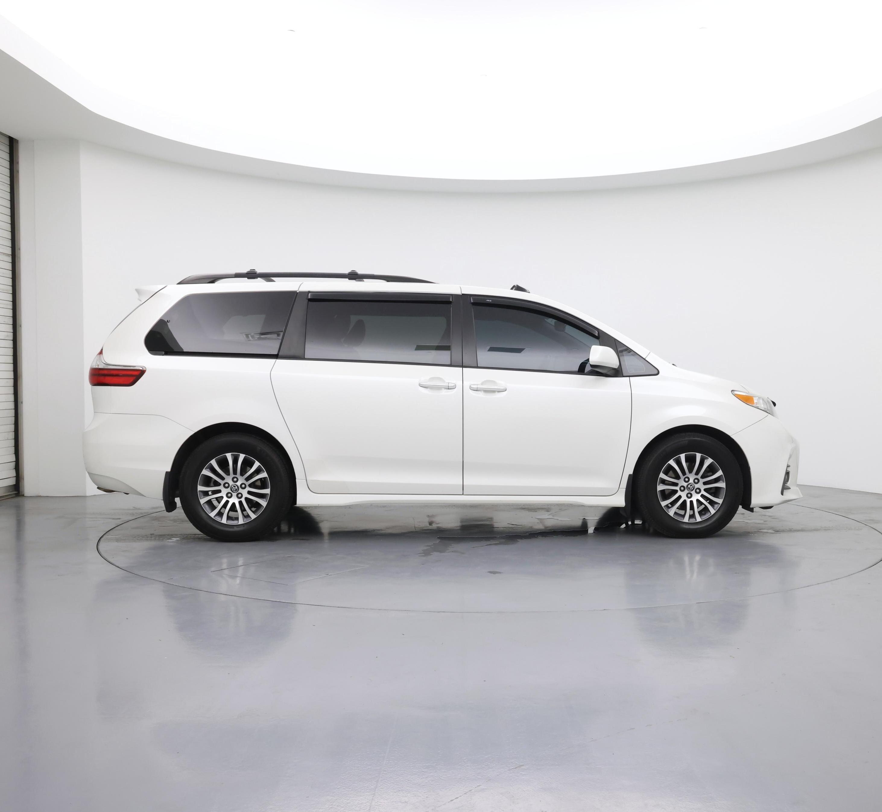 Thumbnail: 2020 Toyota Sienna - 7