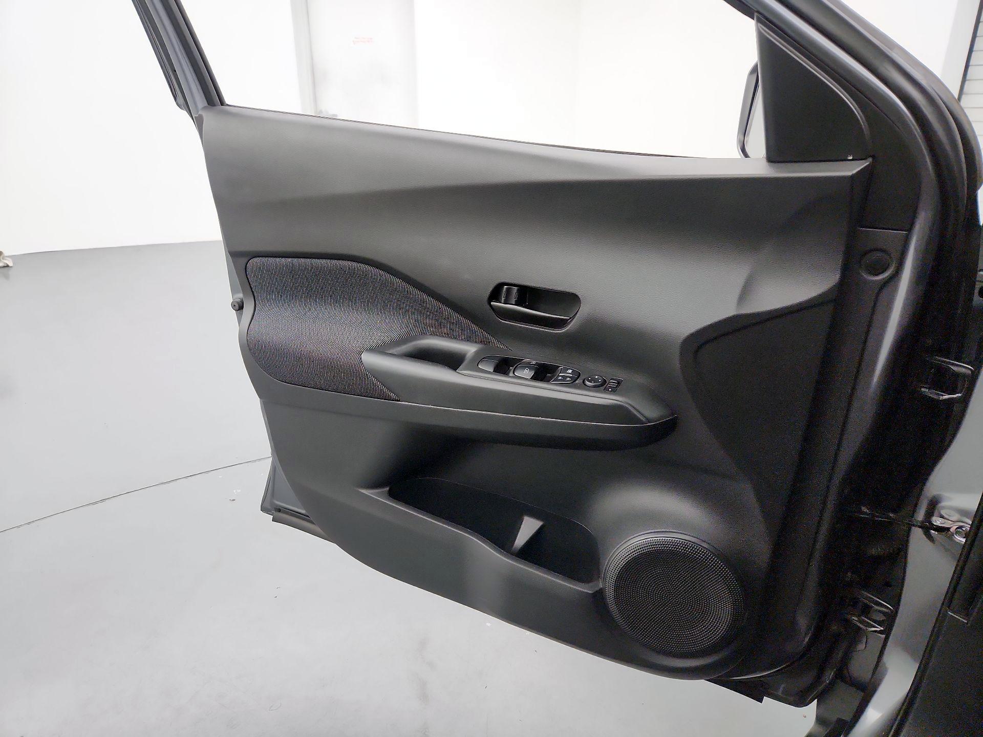 Thumbnail: 2019 Nissan Kicks - 12
